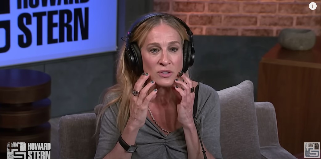 Sarah Jessica Parker spricht über das Altern, Facelifts und Botox am 28. Juni 2023 | Quelle: YouTube/The Howard Stern Show