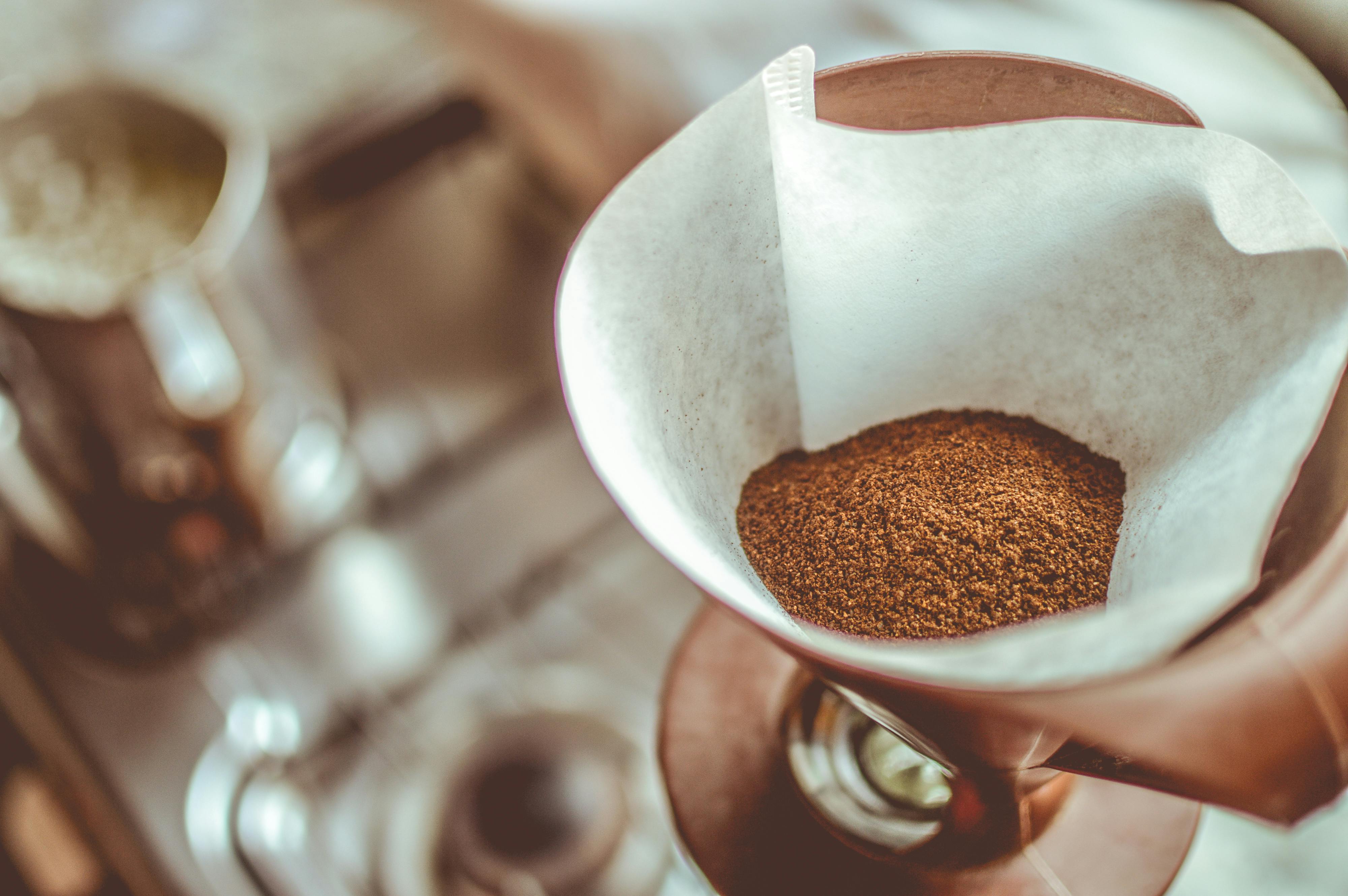 Gemahlener Kaffee in einem Filter | Quelle: Pexels