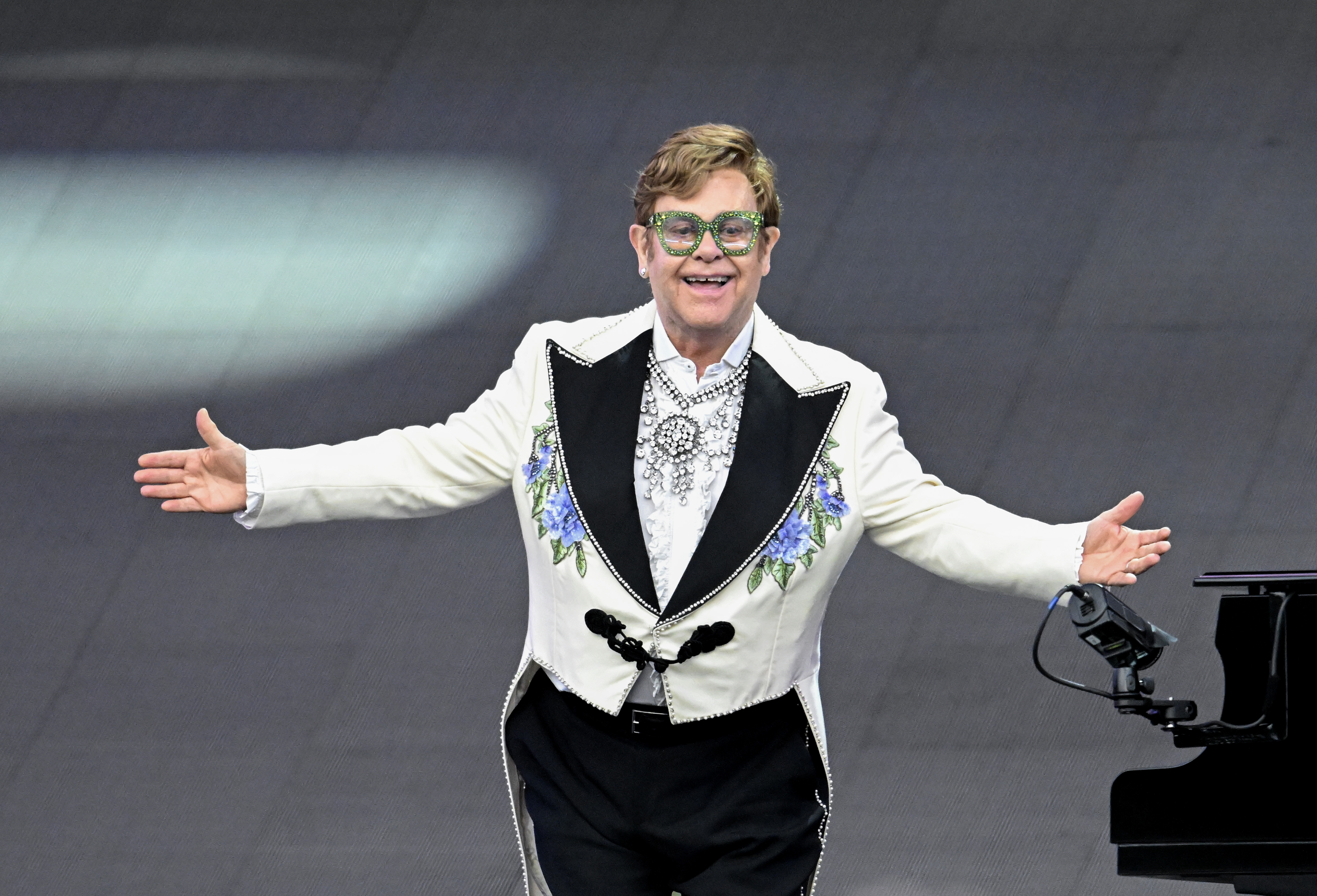 Elton John tritt auf der Bühne auf, als American Express den BST Hyde Park im Hyde Park in London, England, am 24. Juni 2022 präsentiert | Quelle: Getty Images