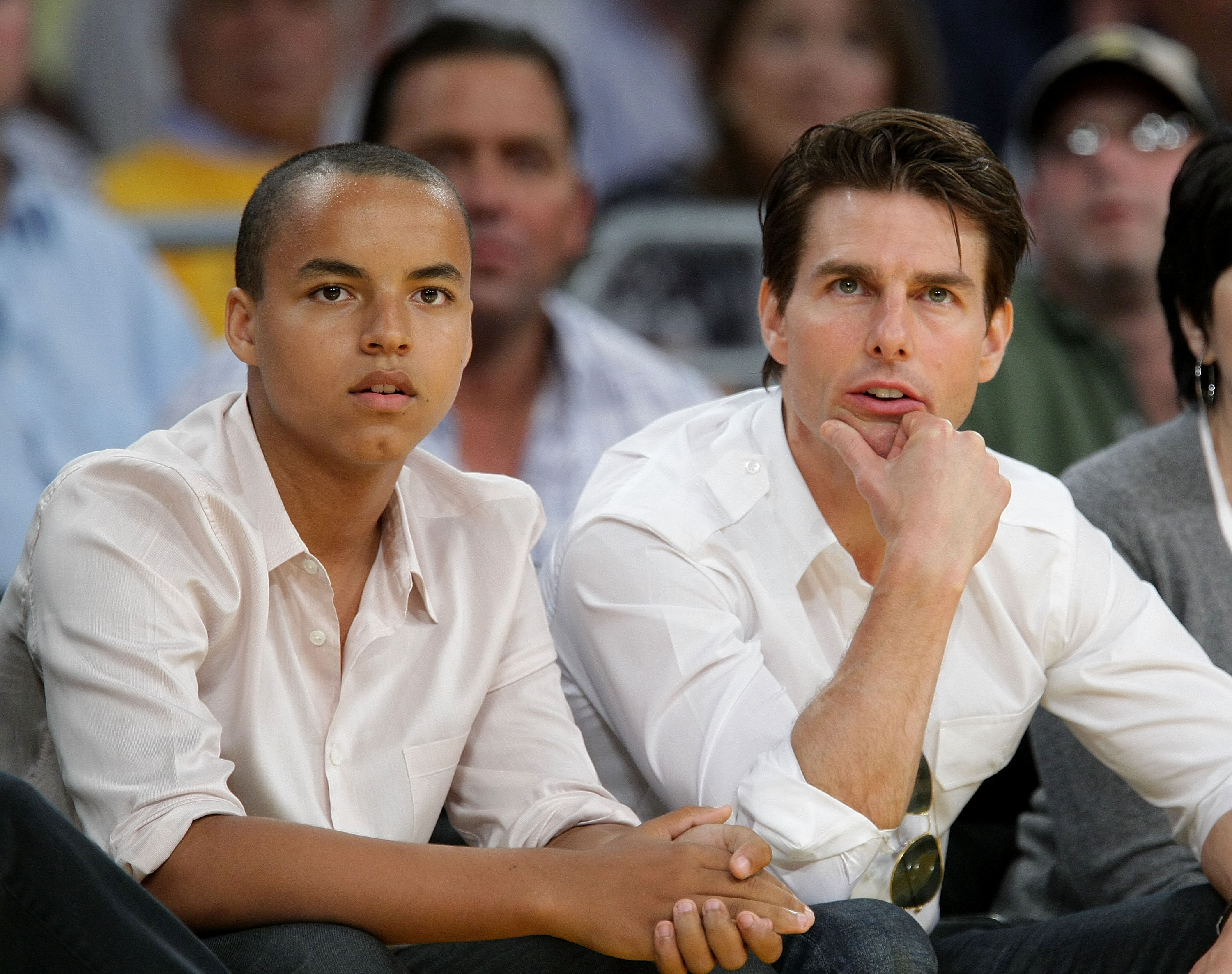 Connor und Tom Cruise bei den NBA Playoffs 2009 zwischen den Los Angeles Lakers und den Denver Nuggets am 21. Mai 2009 in Los Angeles, Kalifornien. | Quelle: Getty Images