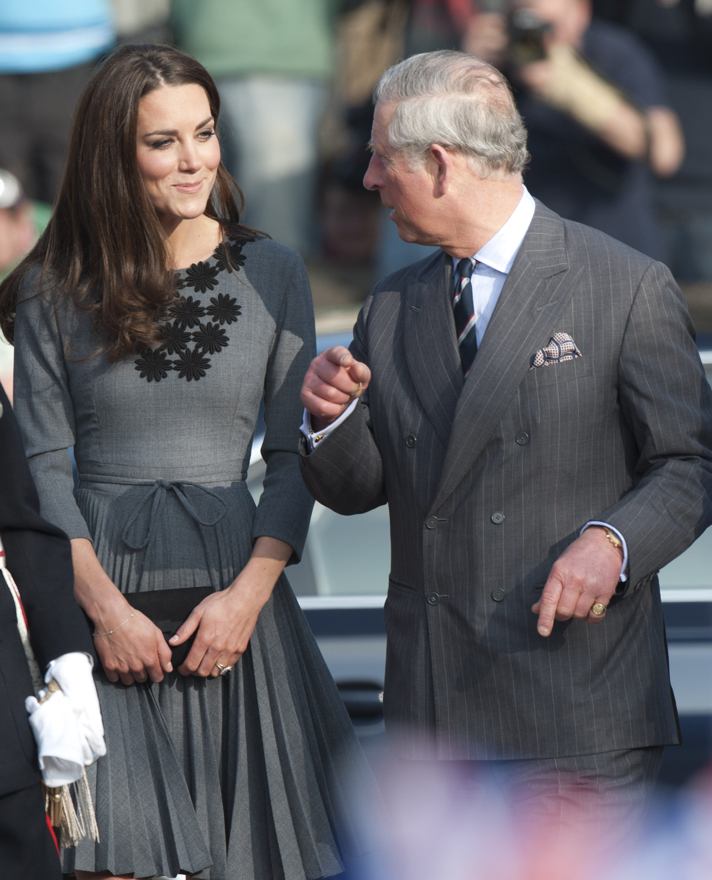 König Charles und Kate Middleton besuchen die Dulwich Picture Gallery in Dulwich Village, London, während seines königlichen Besuchs der Foundation For Children & The Arts. | Quelle: Getty Images