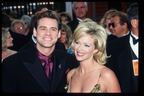 Jim Carrey und Lauren Holly bei der 69th Annual Academy Awards Zeremonie, 24. März, 1997 in Los Angeles, CA. | Quelle: Getty Images