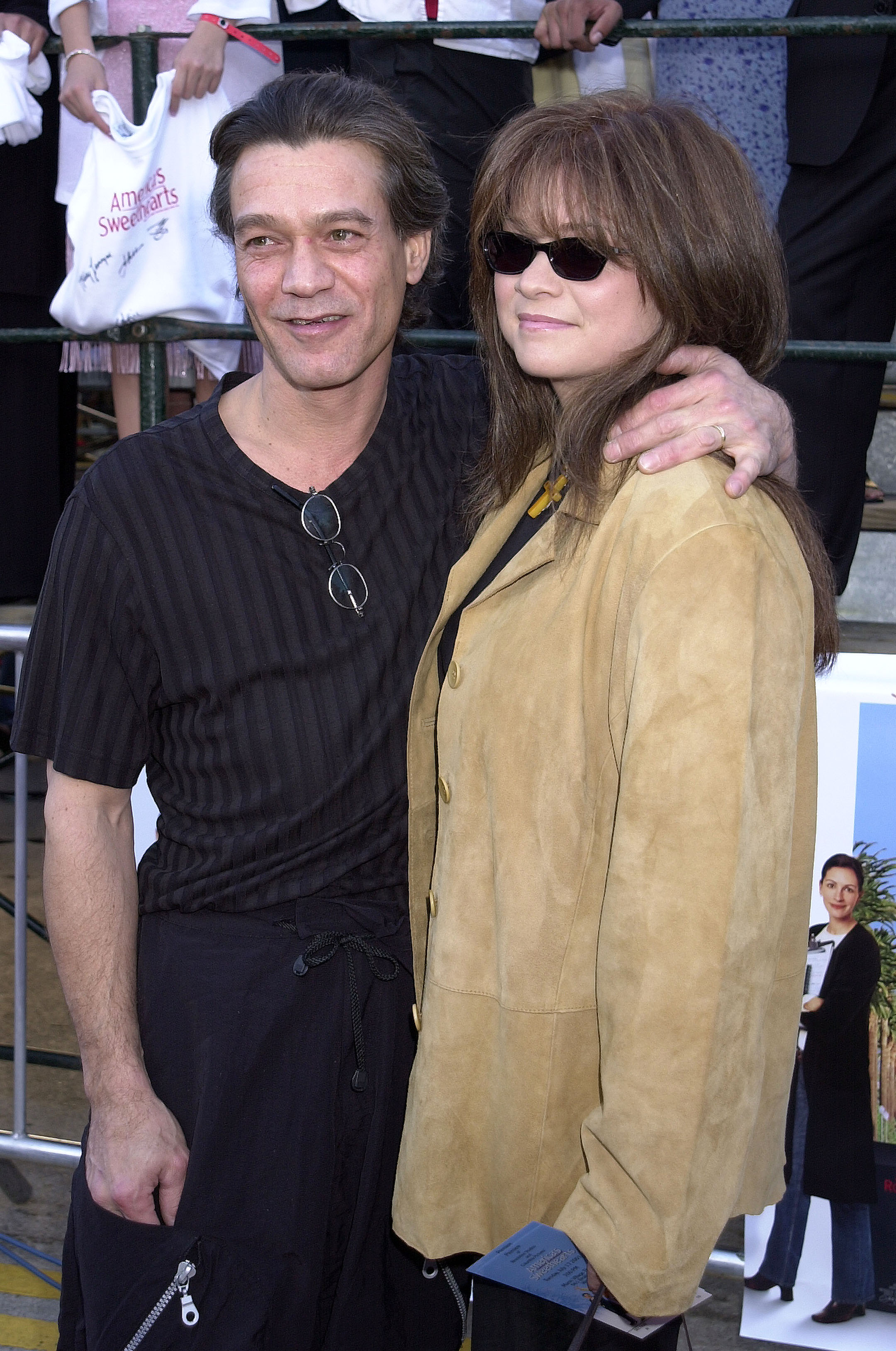 Eddie Van Halen und Valerie Bertinelli bei der Premiere von "America's Sweethearts" in Los Angeles, Kalifornien im Jahr 2001. | Quelle: Getty Images