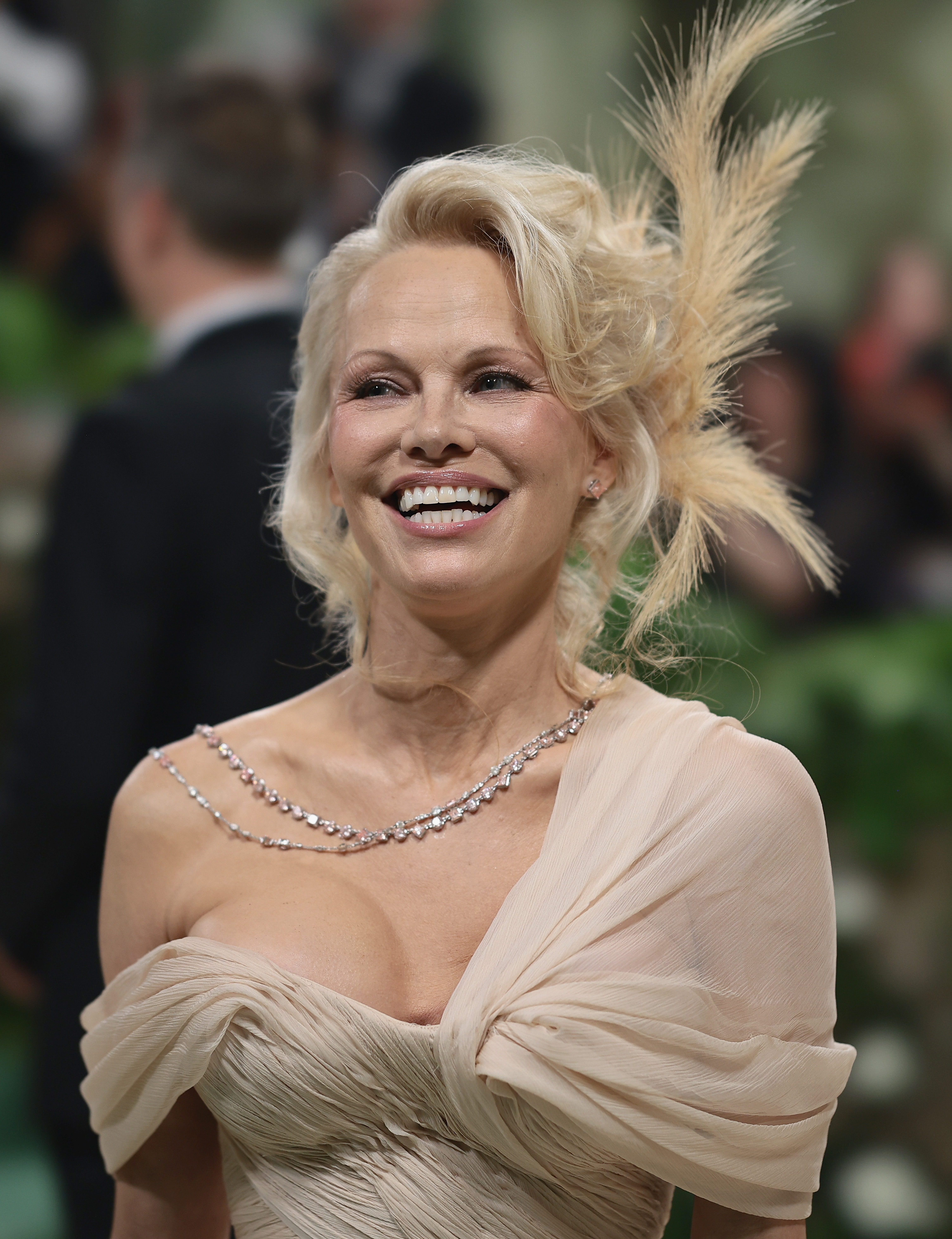 Pamela Anderson bei der 2024 Met Gala in New York | Quelle: Getty Images