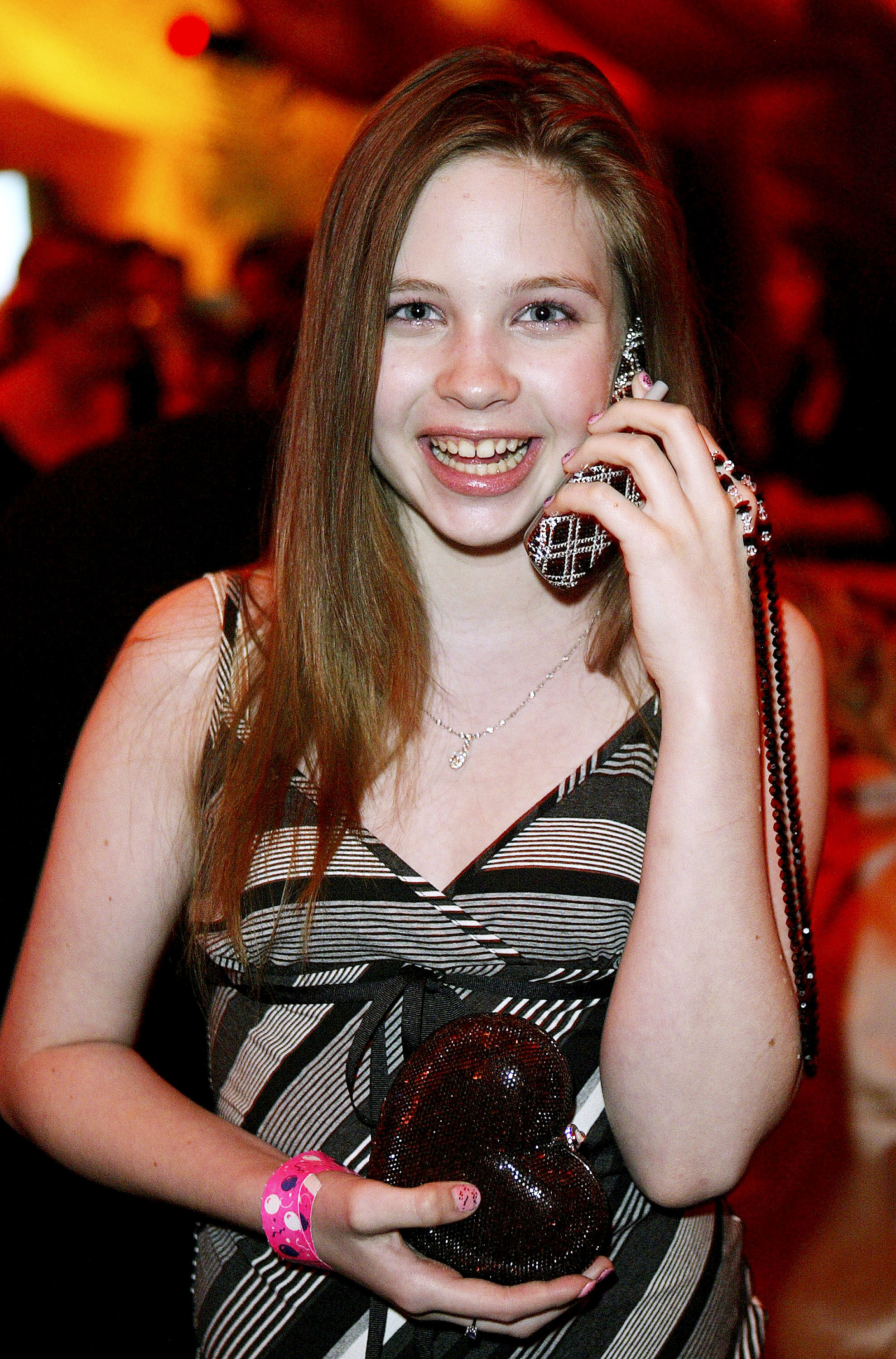 Daveigh wirkte auch während ihrer Teenagerjahre auffallend souverän vor der Kamera. Ihr Selbstbewusstsein in der Öffentlichkeit ließ das spätere Schweigen rund um ihr Leben umso dramatischer wirken. | Quelle: Getty Images