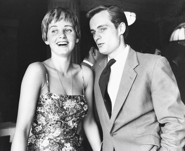 Jill Ireland (1936-1990) und David McCallum zusammen bei einer Veranstaltung 1958 | Quelle: Getty Images