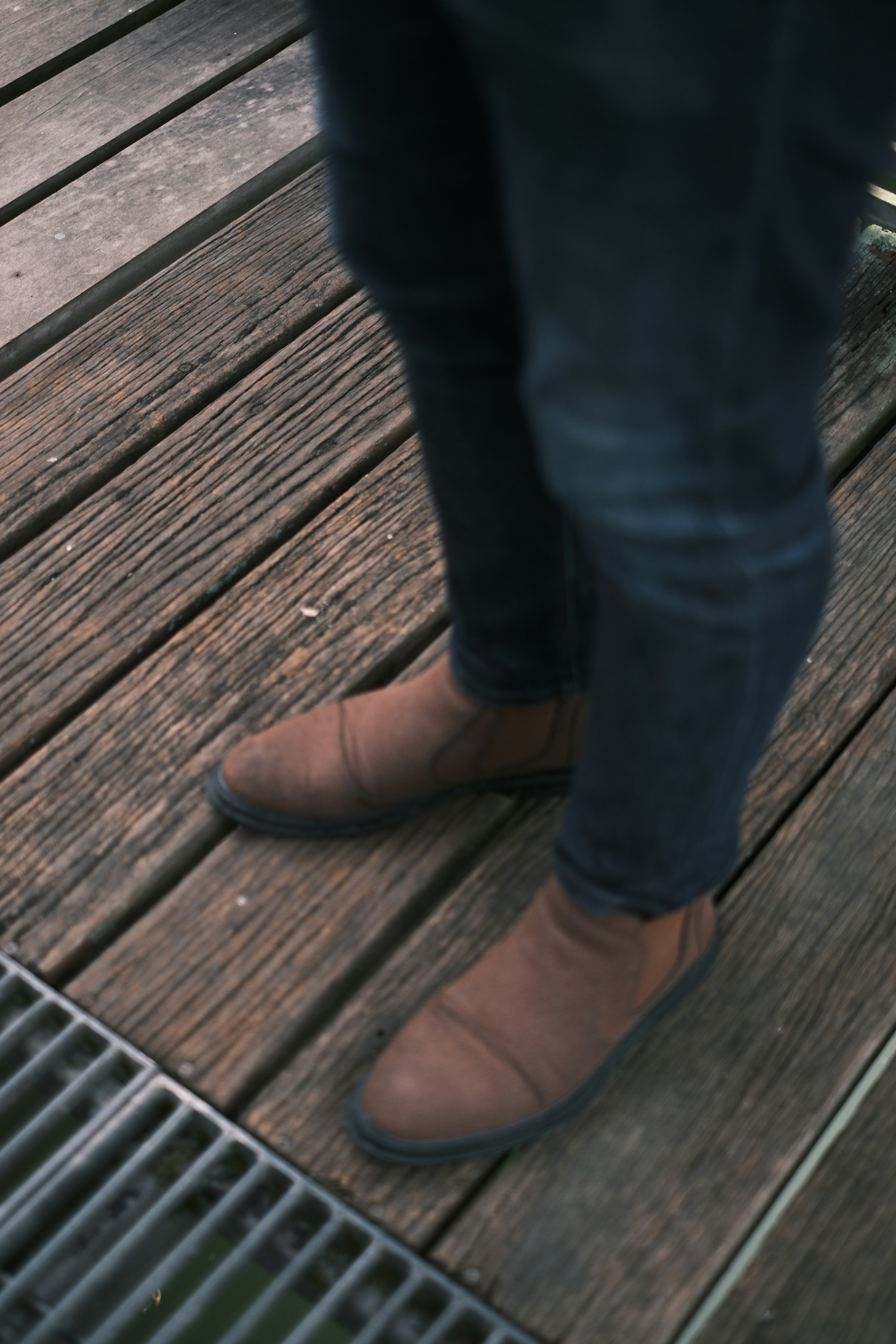 Jemand, der Stiefel trägt | Quelle: Unsplash