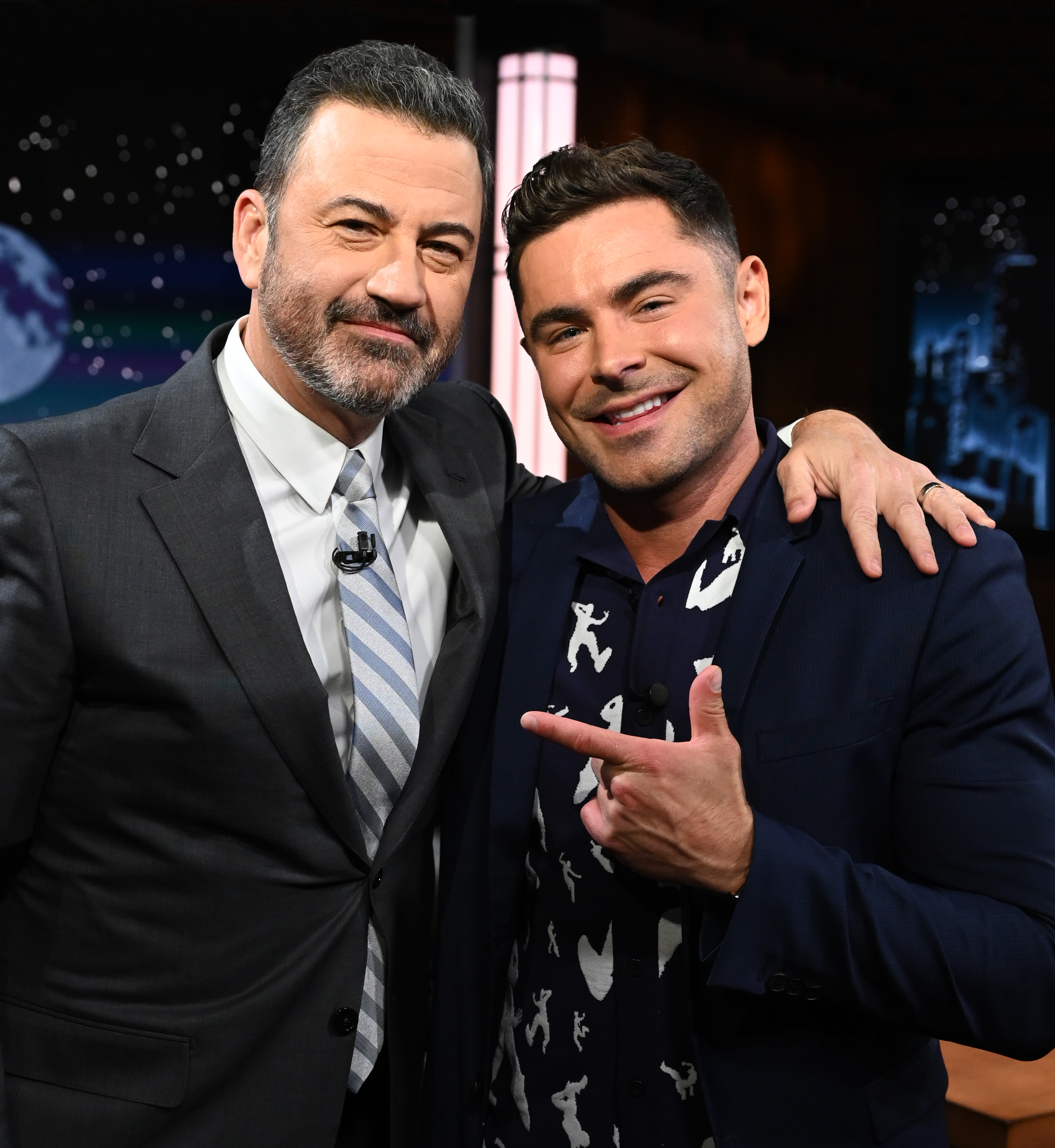 Zac Efron und Jimmy Kimmel bei "Jimmy Kimmel Live!" am 10. Mai 2022 | Quelle: Getty Images