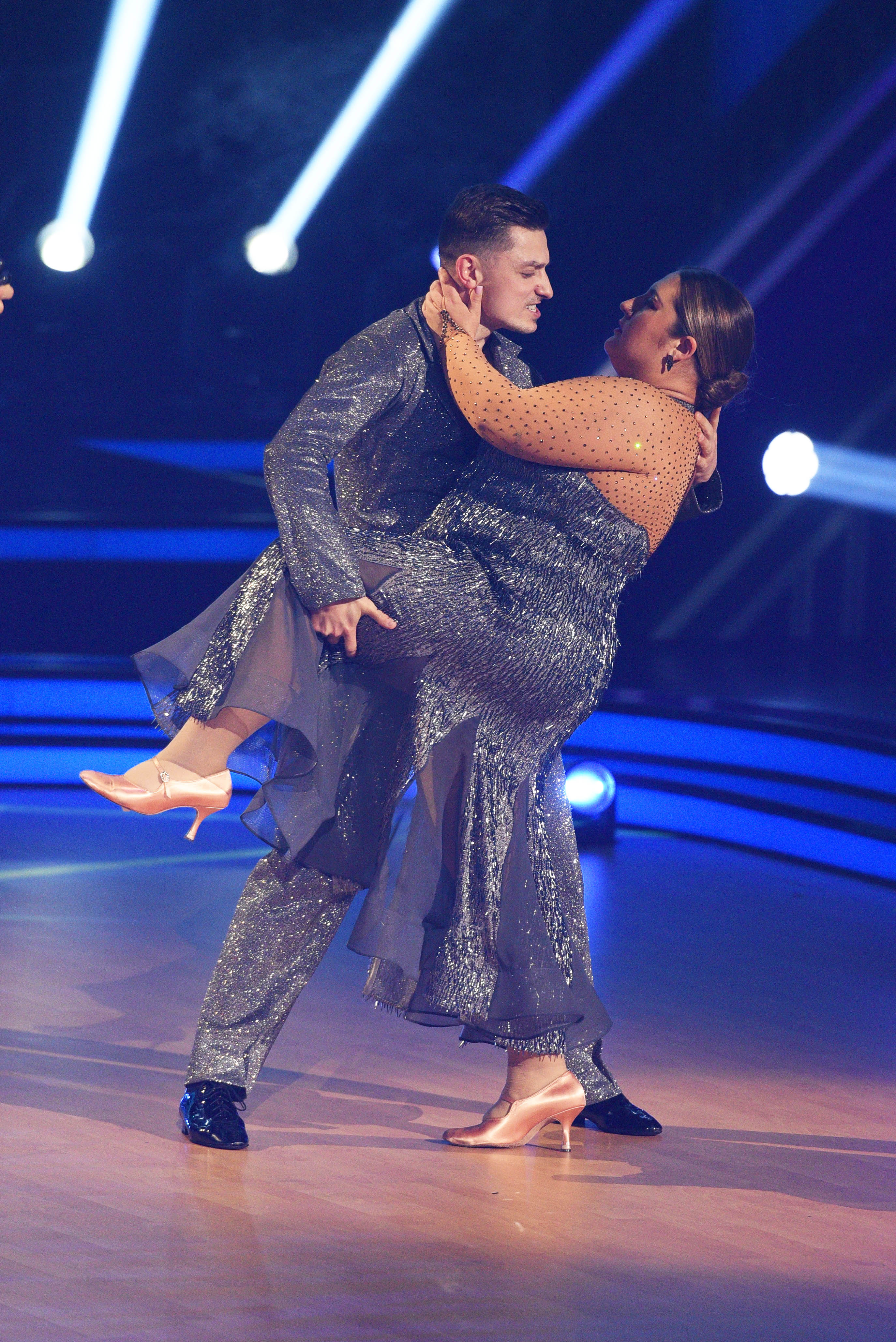 Sandra Safiulov mit „Let's Dance“-Tanzpartner Zsolt Sandor Cseke am 21. Februar 2025 | Quelle: Getty Images