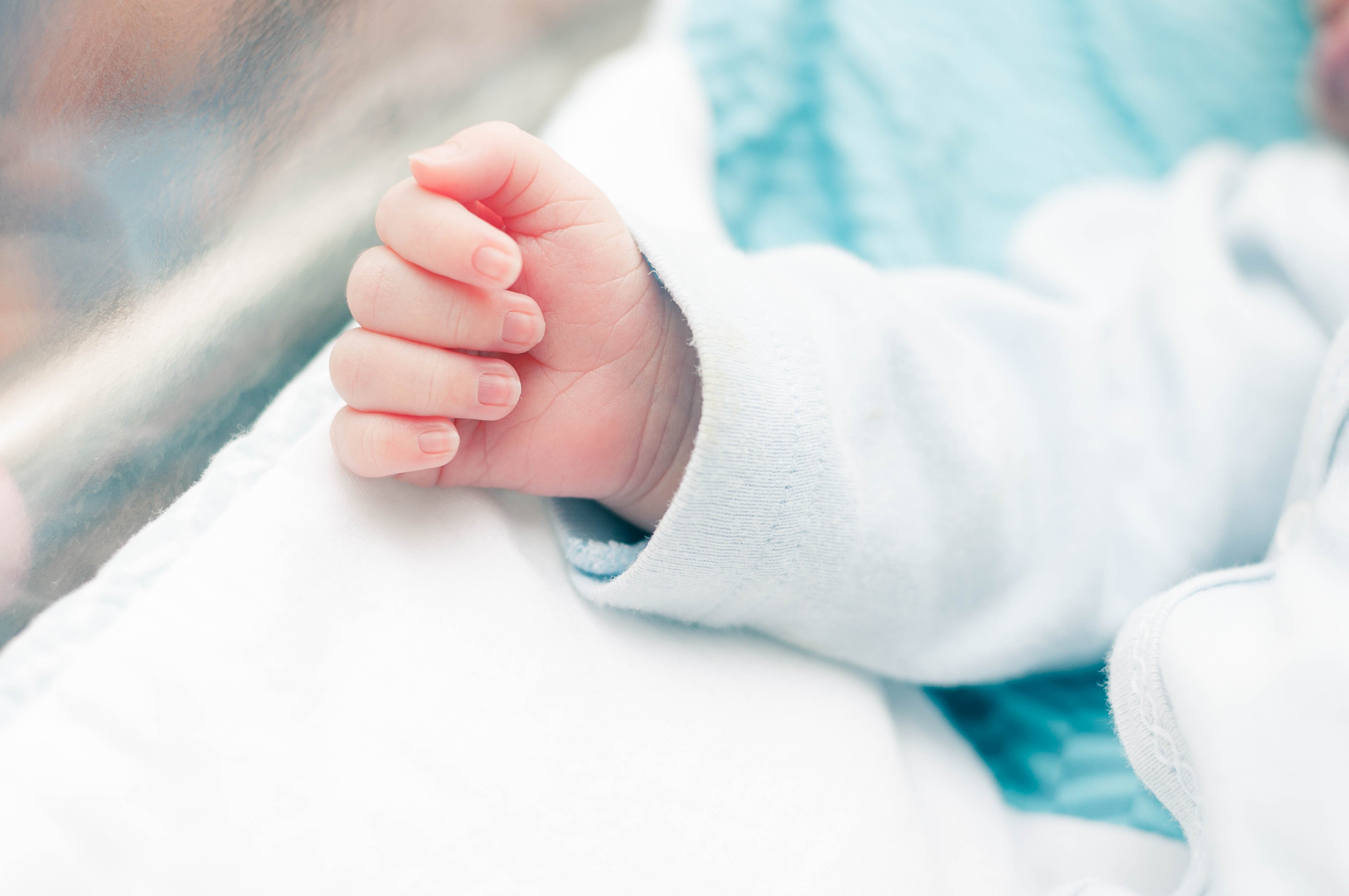 Nahaufnahme einer Hand des Babys | Quelle: Shutterstock
