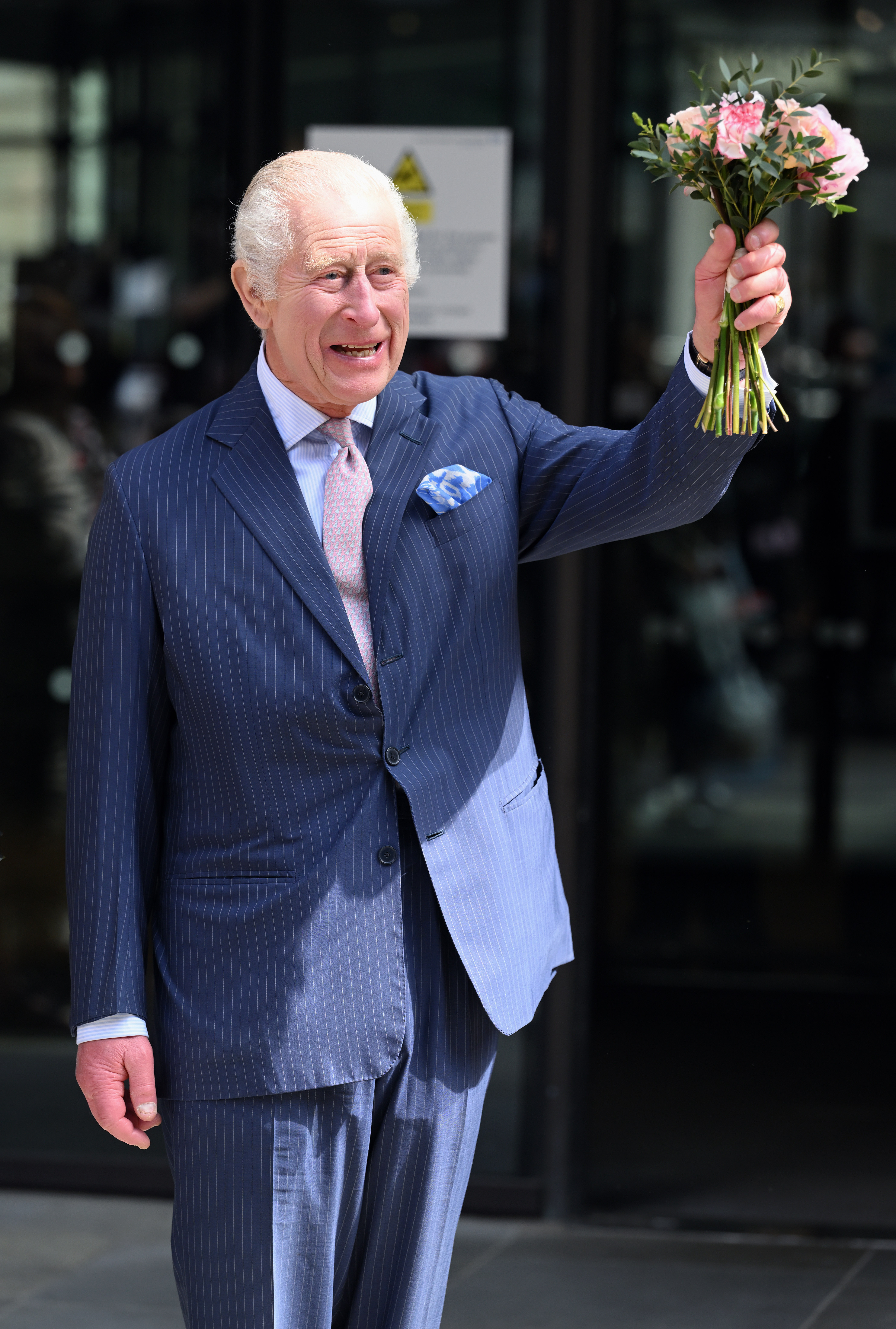 König Charles III. besucht das University College Hospital Macmillan Cancer Centre am 30. April 2024 in London, England. | Quelle: Getty Images