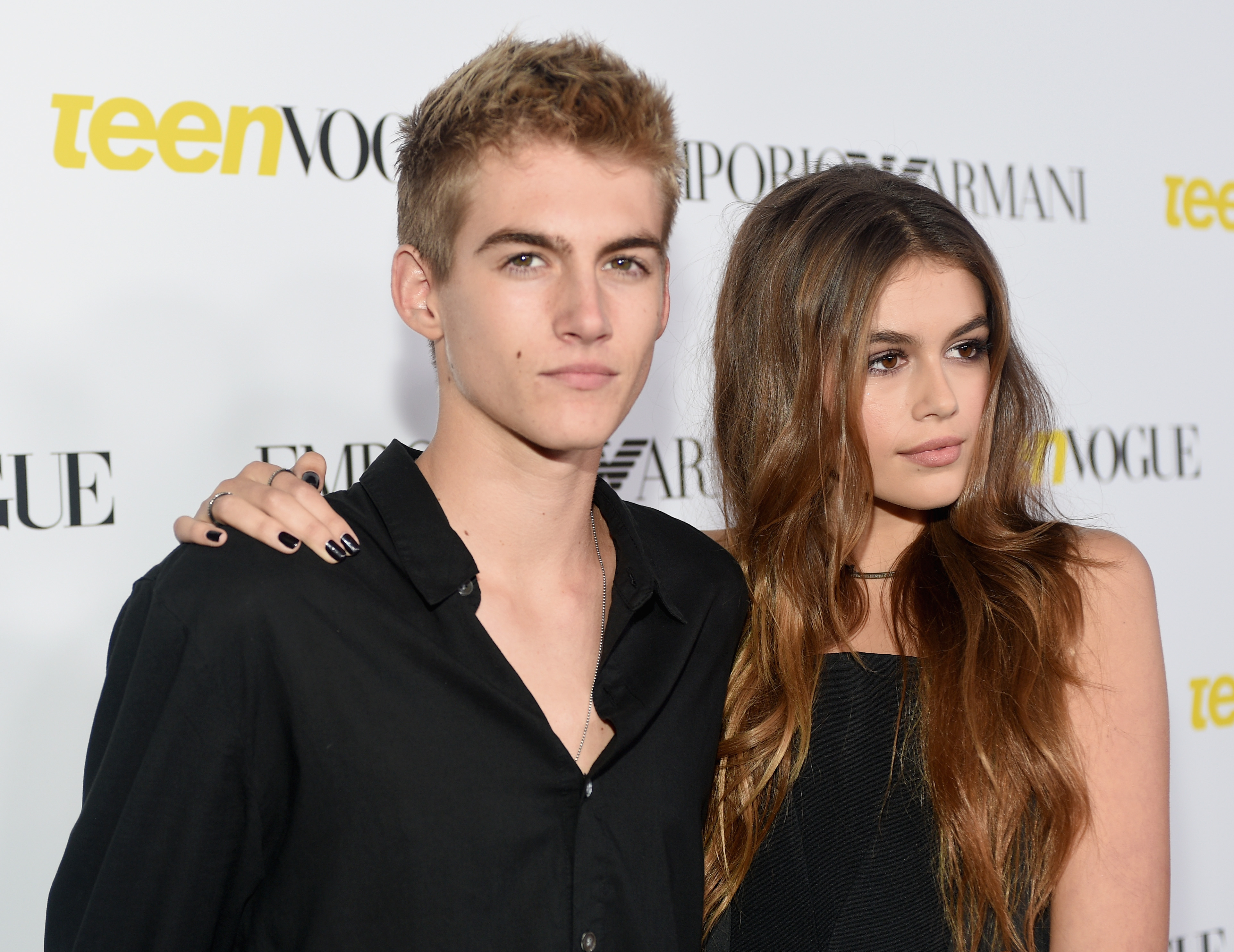 Presley Gerber und Kaia Gerber nehmen am 2. Oktober 2015 in Beverly Hills, Kalifornien, an der Feier der „Teen Vogue“ zur 13. jährlichen „Young Hollywood“-Ausgabe in Zusammenarbeit mit Emporio Armani teil. | Quelle: Getty Images