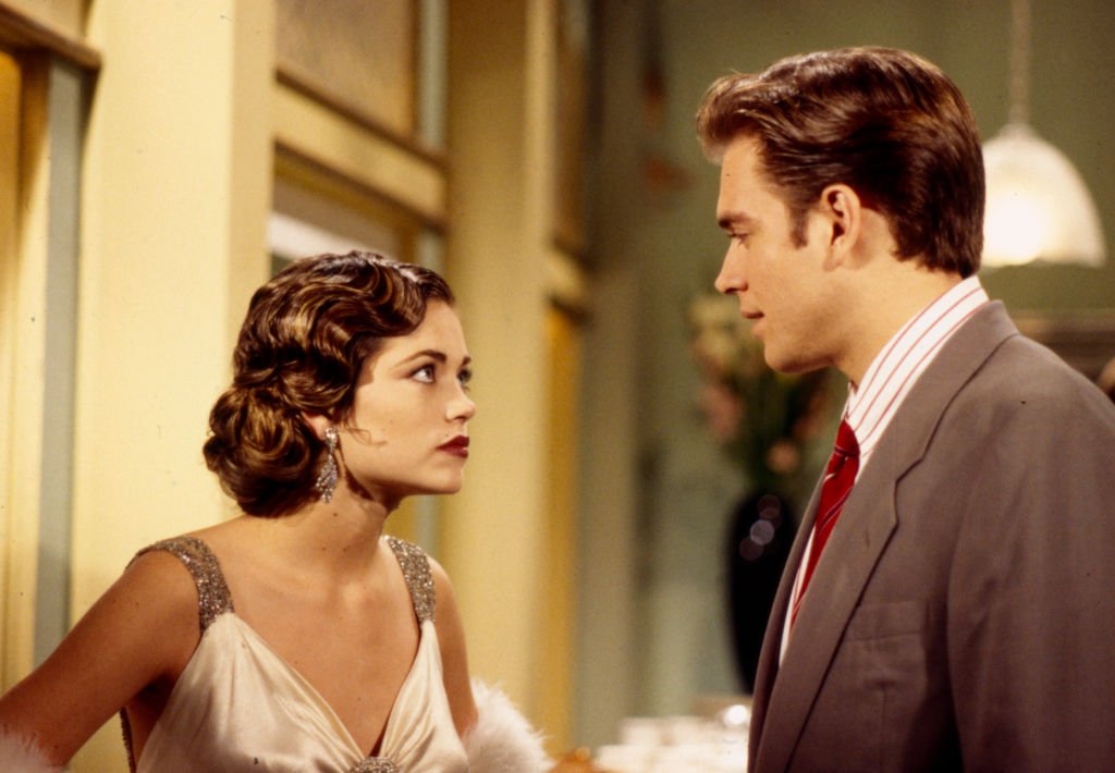 Amelia Heinle und Michael Weatherly am Set von "Loving" 1994 | Quelle: Getty Images
