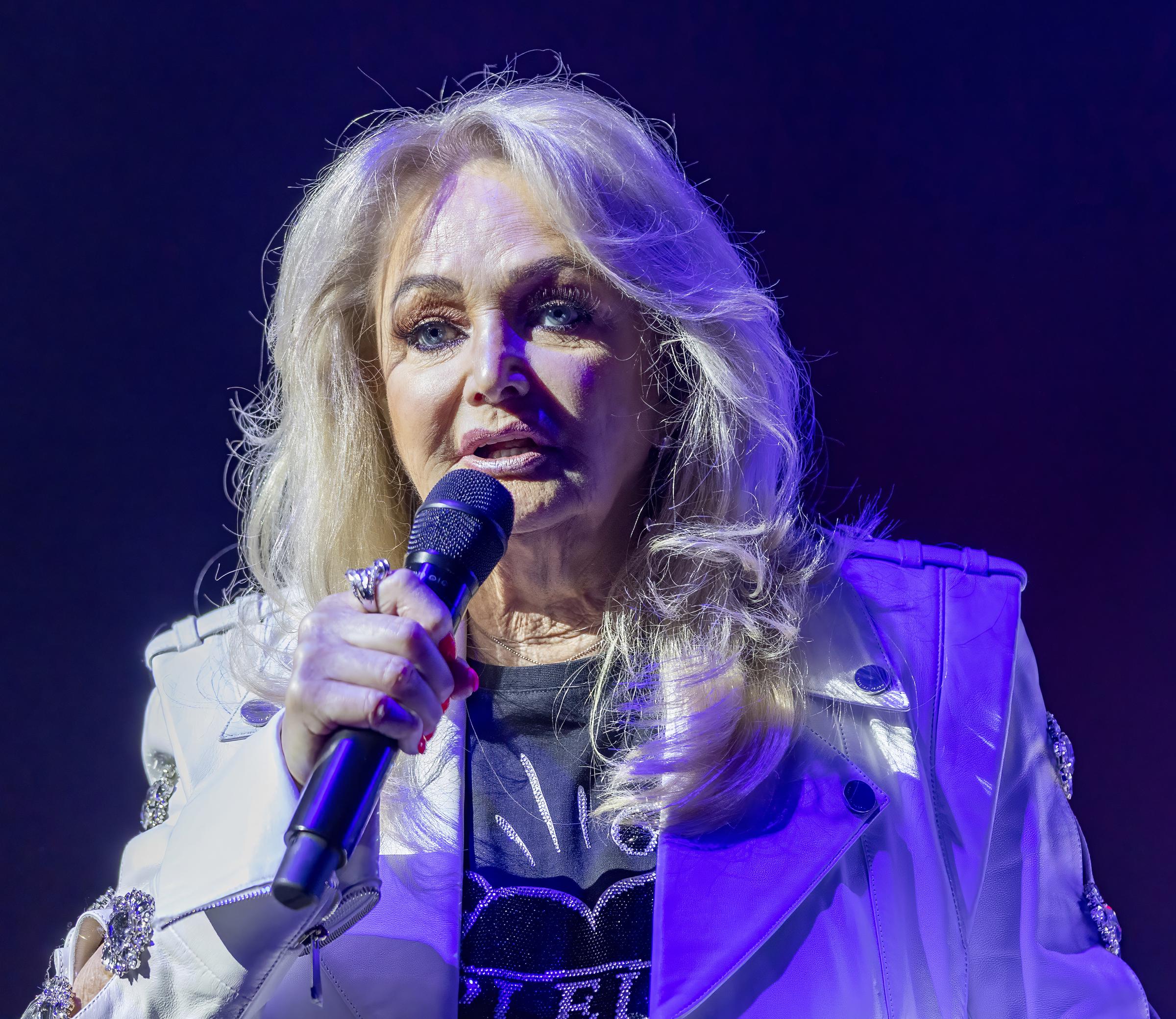 Die Fans hatten immer noch Mitleid mit Bonnie Tyler. Bei dieser Veranstaltung trat sie am 3. Mai 2025 im Theater am Potsdamer Platz in Berlin auf. | Quelle: Getty Images
