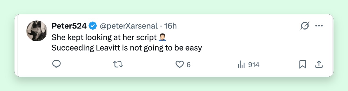 Ein Zuschauer kritisierte Zacharias Vortragsweise und schrieb: "She kept looking at her script 🤦🏻‍♂️". The commenter added, "Succeeding Leavitt is not going to be easy." | Source: X/@FoxNews