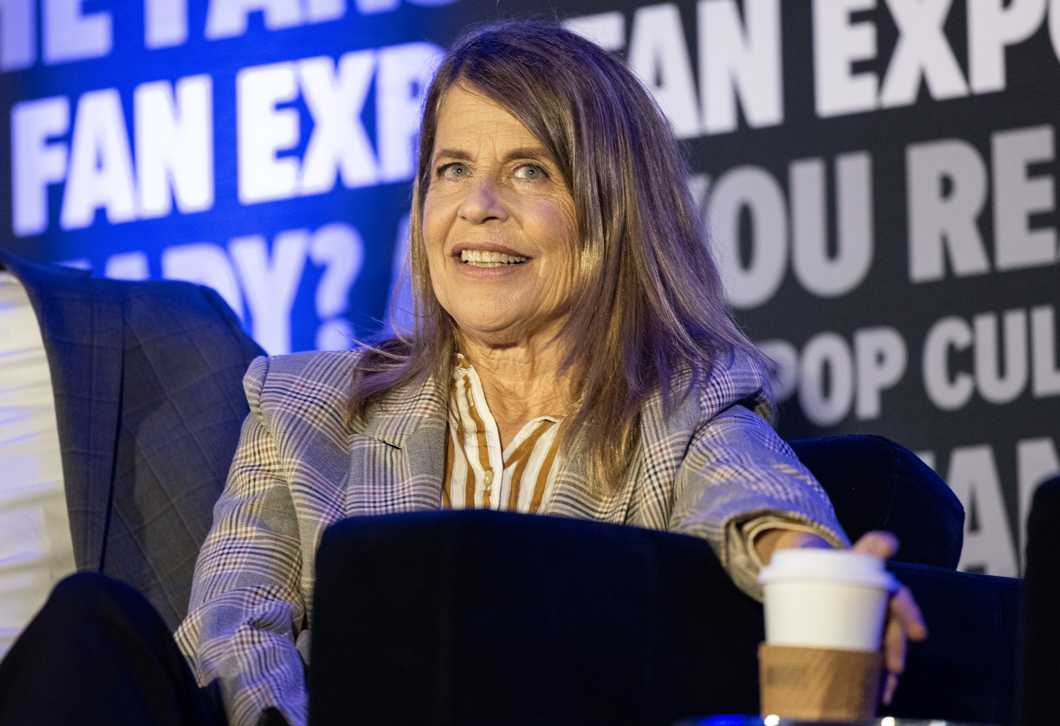 Linda Hamilton bei der Veranstaltung "Terminator Legacy: A Conversation With The Cast"-Panel auf der FAN EXPO Chicago 2024 am 17. August in Rosemont, Illinois. | Quelle: Getty Images