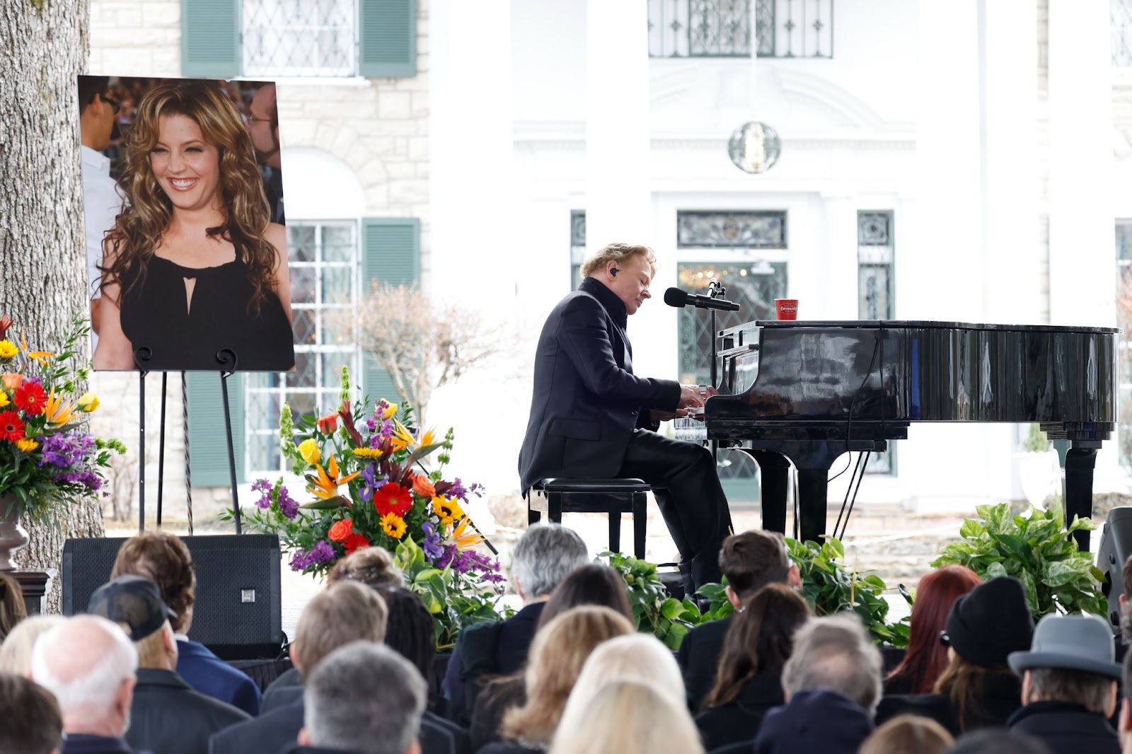 Axl Rose tritt bei der öffentlichen Gedenkfeier für Lisa Marie Presley am 22. Januar 2023 in Memphis, Tennessee, auf. | Quelle: Getty Images