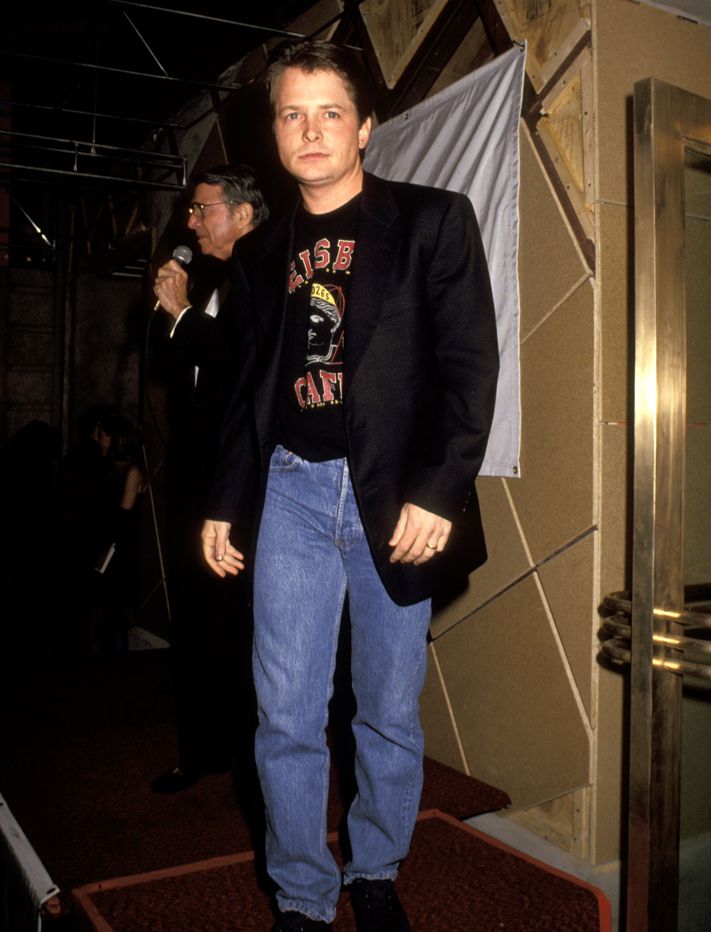 Michael J. Fox bei der Eröffnung des Planet Hollywood am 22. Oktober 1991 | Quelle: Getty Images