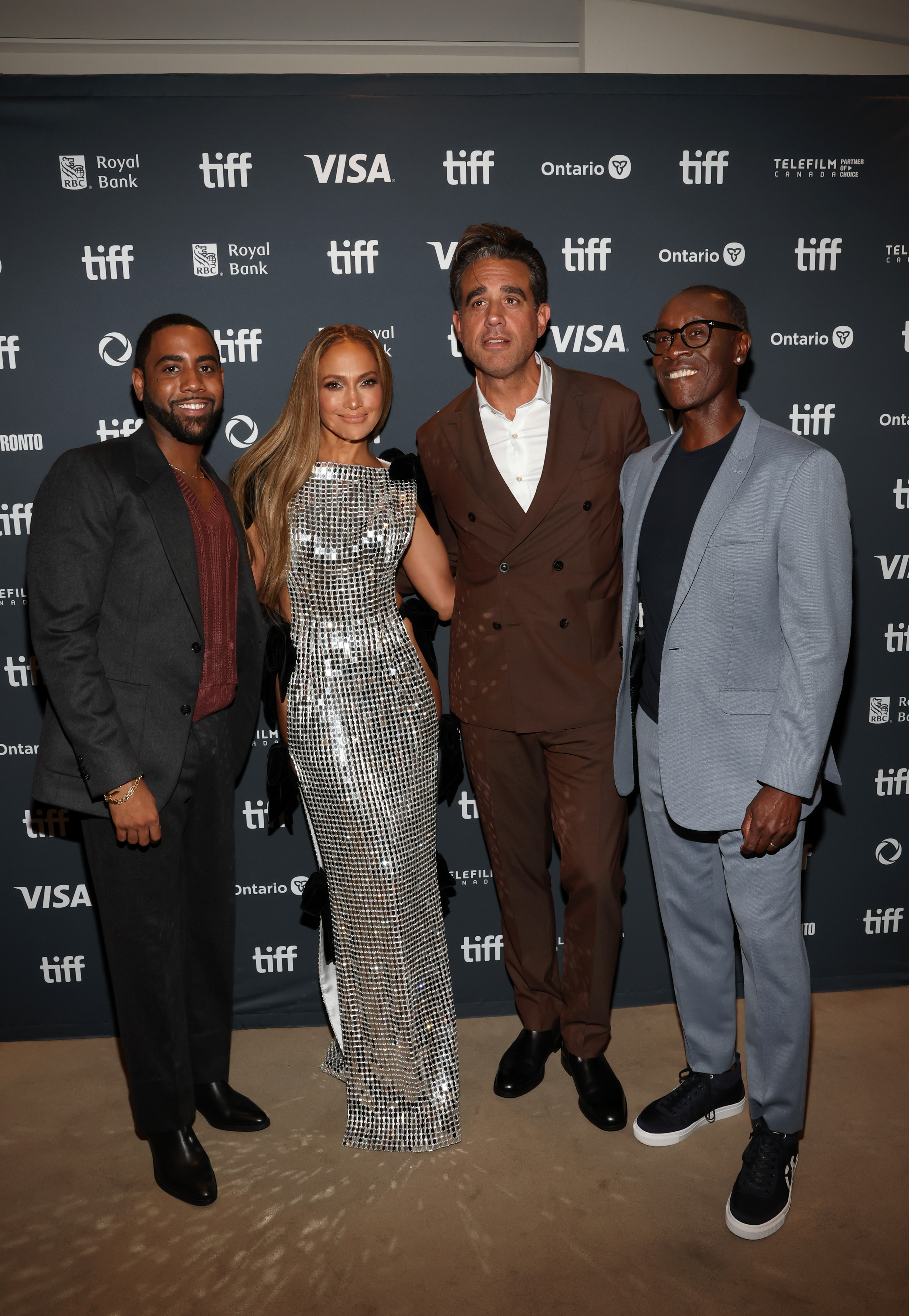 Jharrel Jerome, Jennifer Lopez, Bobby Cannavale und Don Cheadle bei der Premiere von "Unstoppable" während des 2024 Toronto International Film Festival in Toronto, Ontario am 6. September 2024 | Quelle: Getty Images