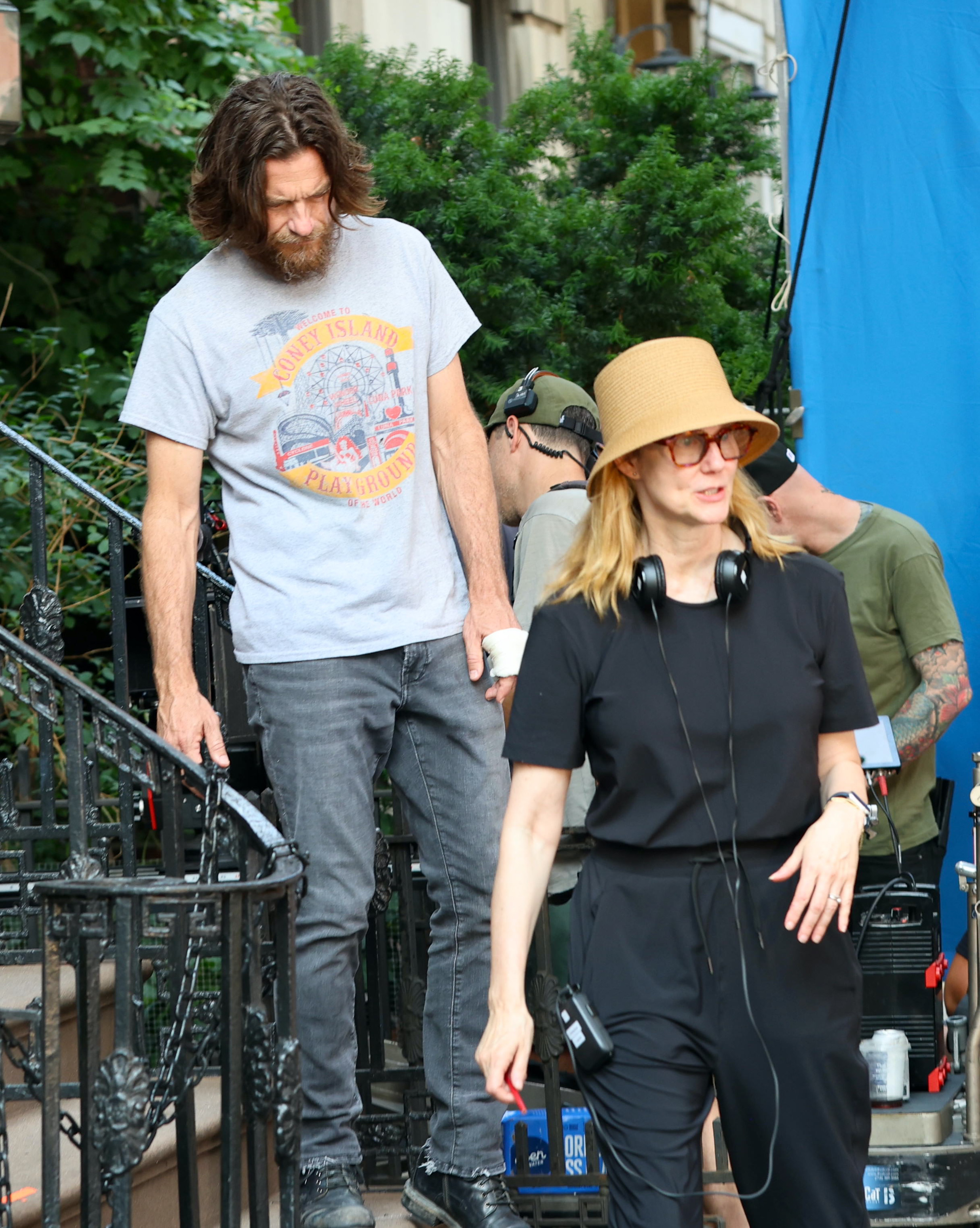 Der Schauspieler wurde am 10. Juni 2024 mit anderen Crewmitgliedern auf einem Filmset in New York City gesehen | Quelle: Getty Images