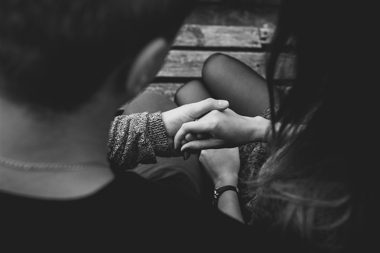 Händchenhaltendes Paar | Quelle: Pixabay