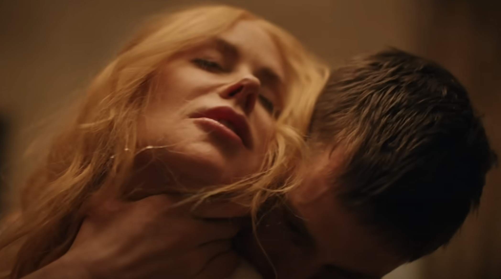 Nicole Kidman und Harris Dickinson am Set von "Babygirl", 2024 | Quelle: YouTube/A24