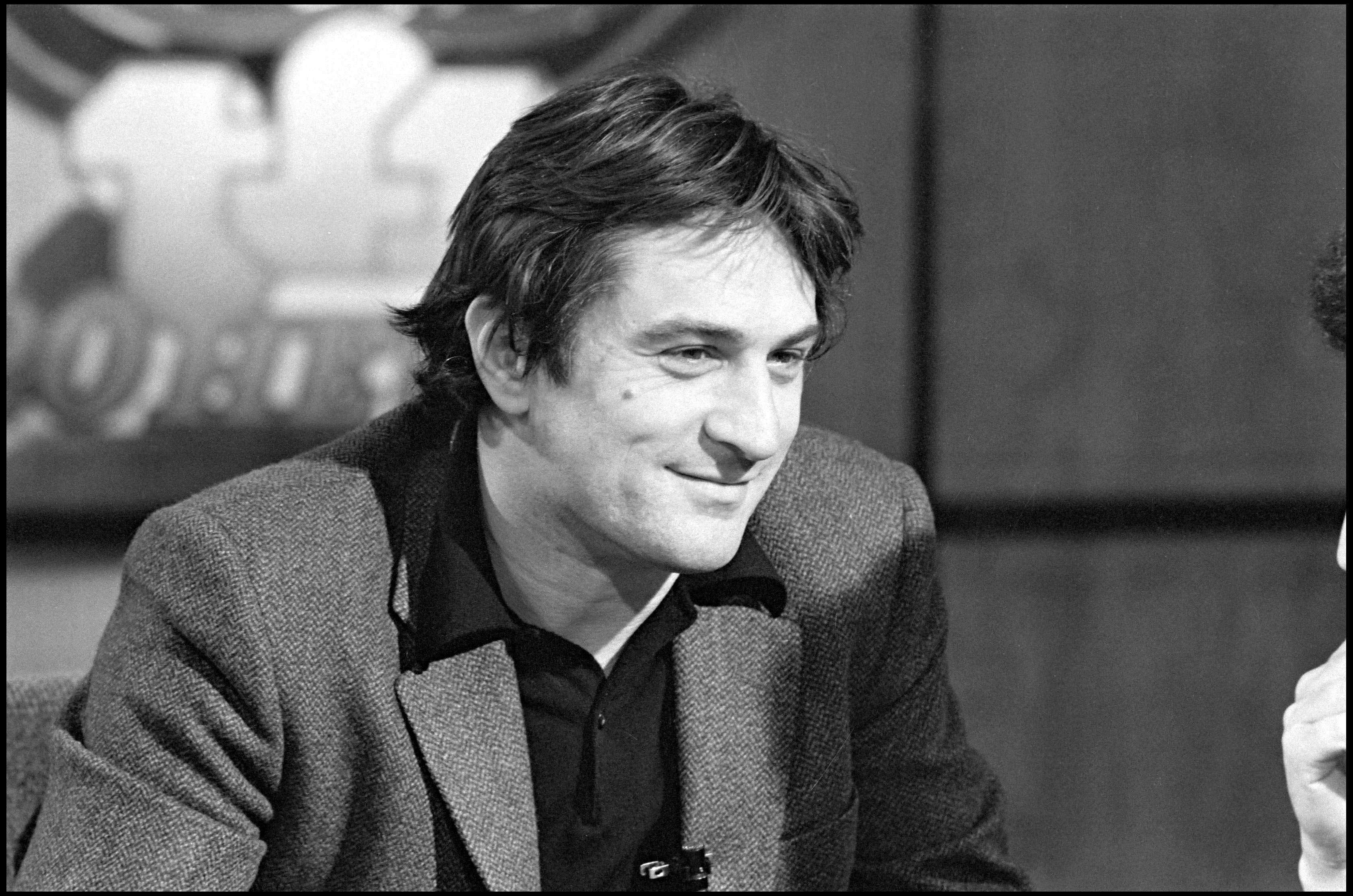 Robert de Niro bei den Abendnachrichten des Senders Tf1 am 12. Februar 1981. | Quelle: Getty Images