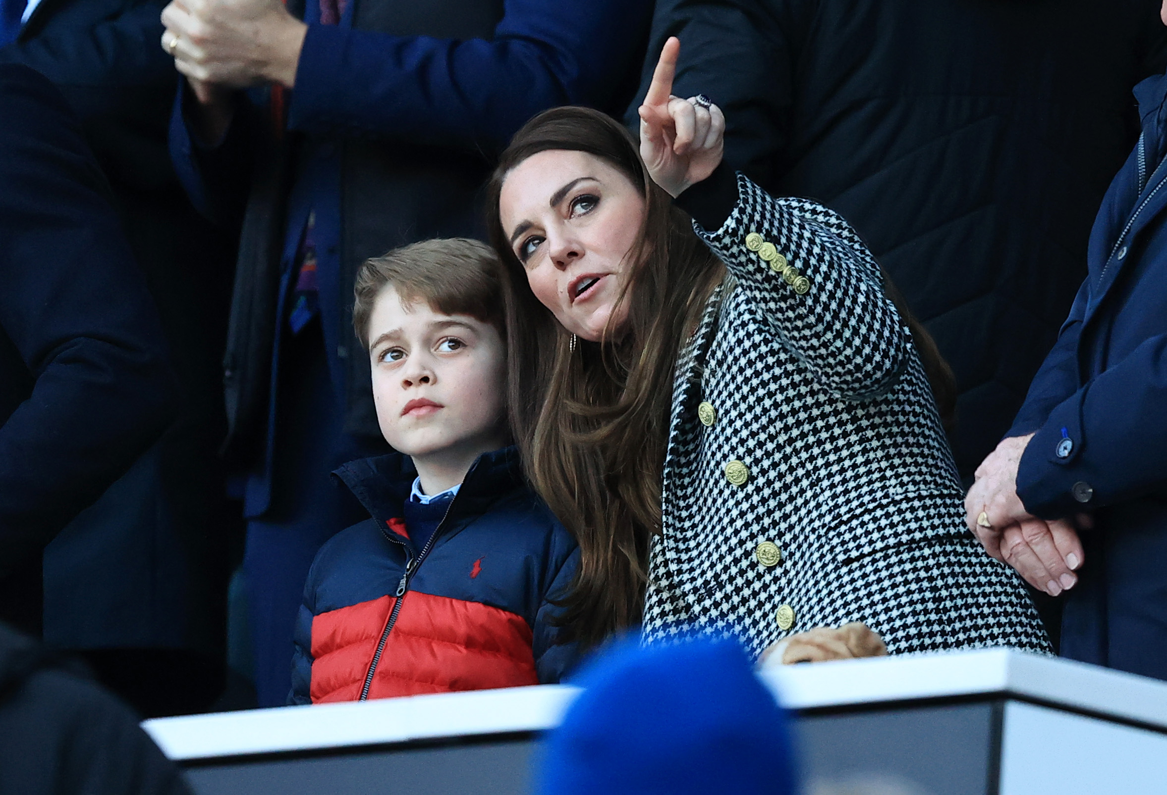 Prinz George und Prinzessin Catherine beim Guinness Six Nations Rugbyspiel zwischen England und Wales am 26. Februar 2022 in London, England. | Quelle: Getty Images