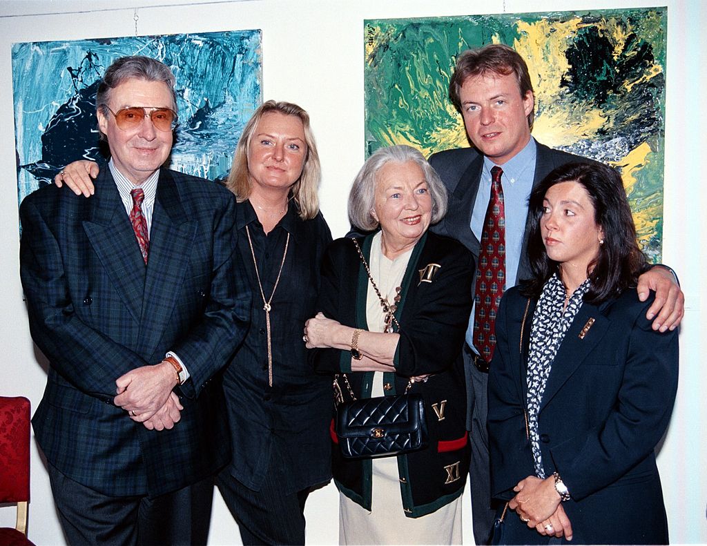 Peter Alexander, Tochter Susanne, Ehefrau Hilde, Sohn Michael Neumayer mit Ehefrau (v.l.n.r.) | Quelle: Getty Images