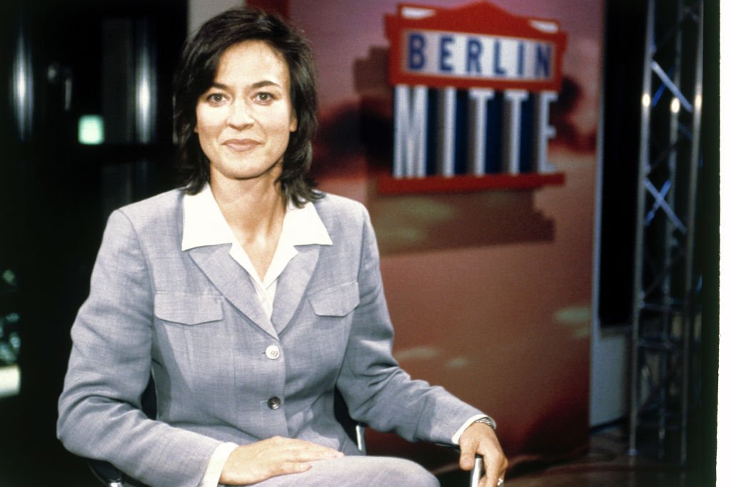Maybrit Illner, Moderatorin von 'Berlin Mitte', Aufnahme ca. 2000 | Quelle: Getty Images