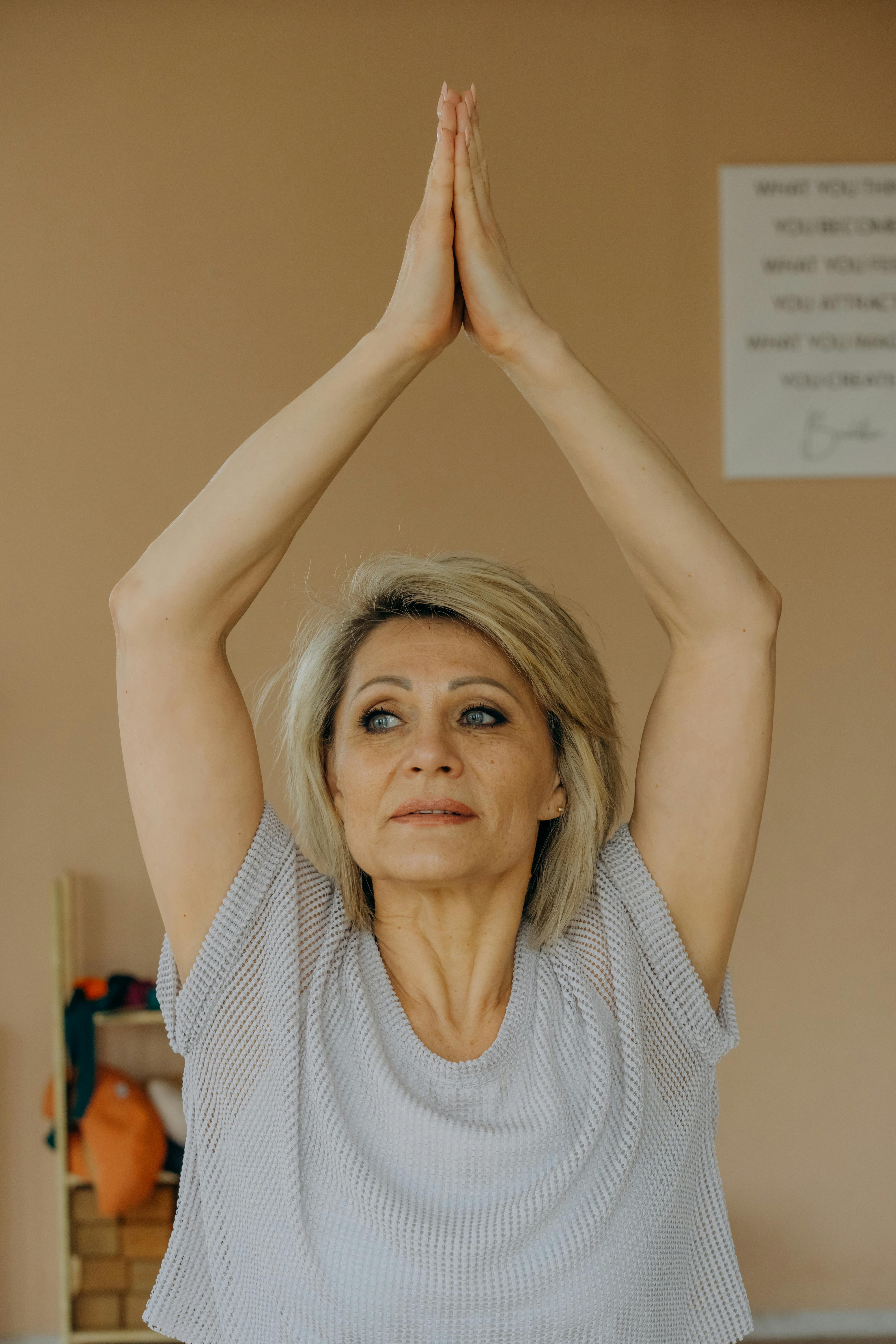 Ältere Frau beim Yoga | Quelle: Pexels