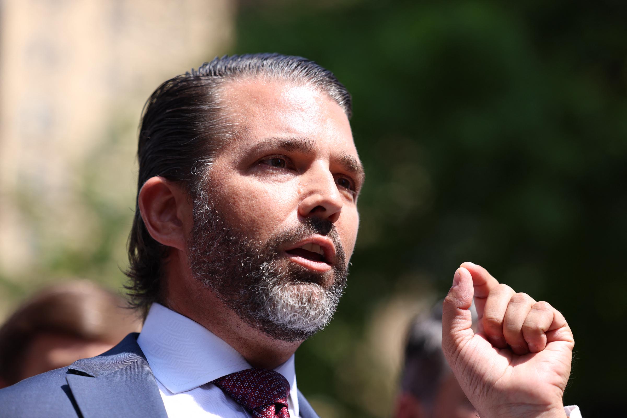 Donald Trump Jr. spricht am 21. Mai 2024 vor dem Manhattan Criminal Court in New York City zu den Medien. | Quelle: Getty Images