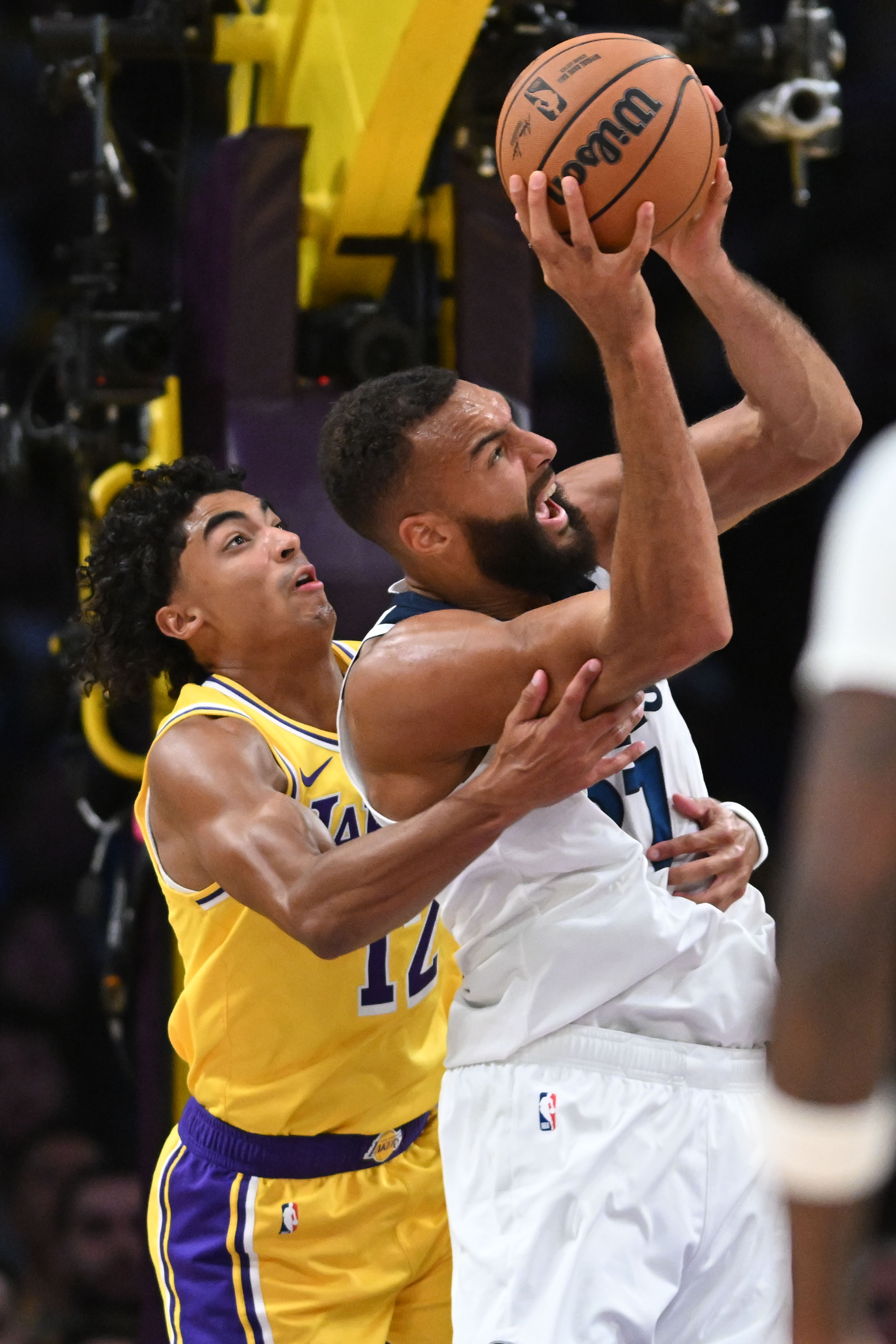 Lakers-Spieler Max Christie und Timberwolves-Spieler Rudy Gobert während des ersten Viertels in der Crypto.com Arena am 22. Oktober 2024 | Quelle: Getty Images