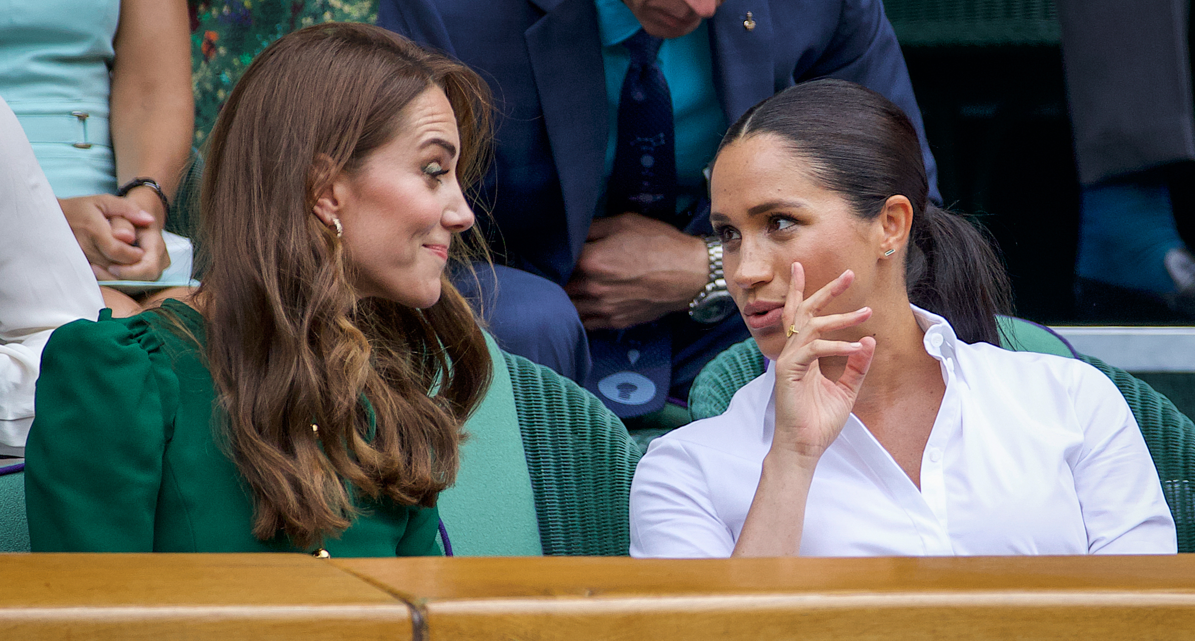 Prinzessin Catherine und Meghan Markle in Wimbledon 2019 im All England Lawn Tennis and Croquet Club am 13. Juli 2019 in London, England | Quelle: Getty Images