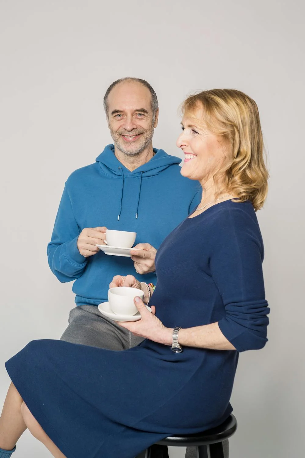 Ein Mann und seine Frau trinken Tee | Quelle: Pexels