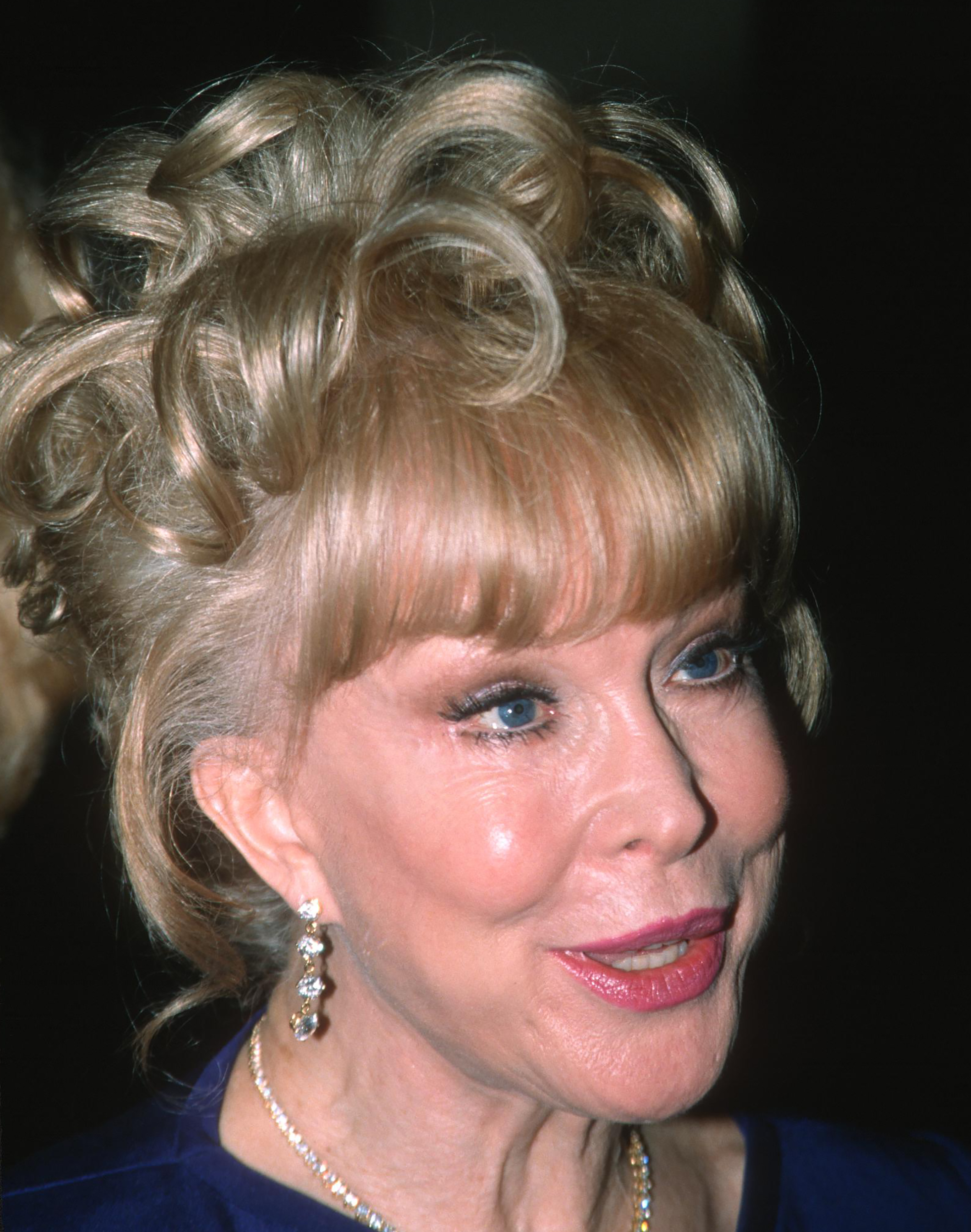 Barbara Eden auf dem 45. jährlichen Thalians Ball zu Ehren von Mary Tyler Moore am 7. Oktober 2000 in Los Angeles, Kalifornien. | Quelle: Getty Images