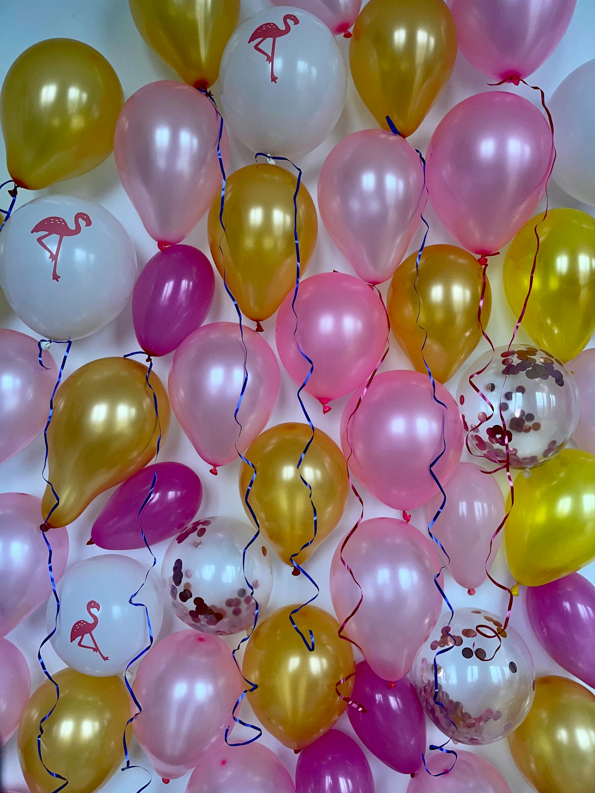 Luftballons an einer Wand | Quelle: Pexels