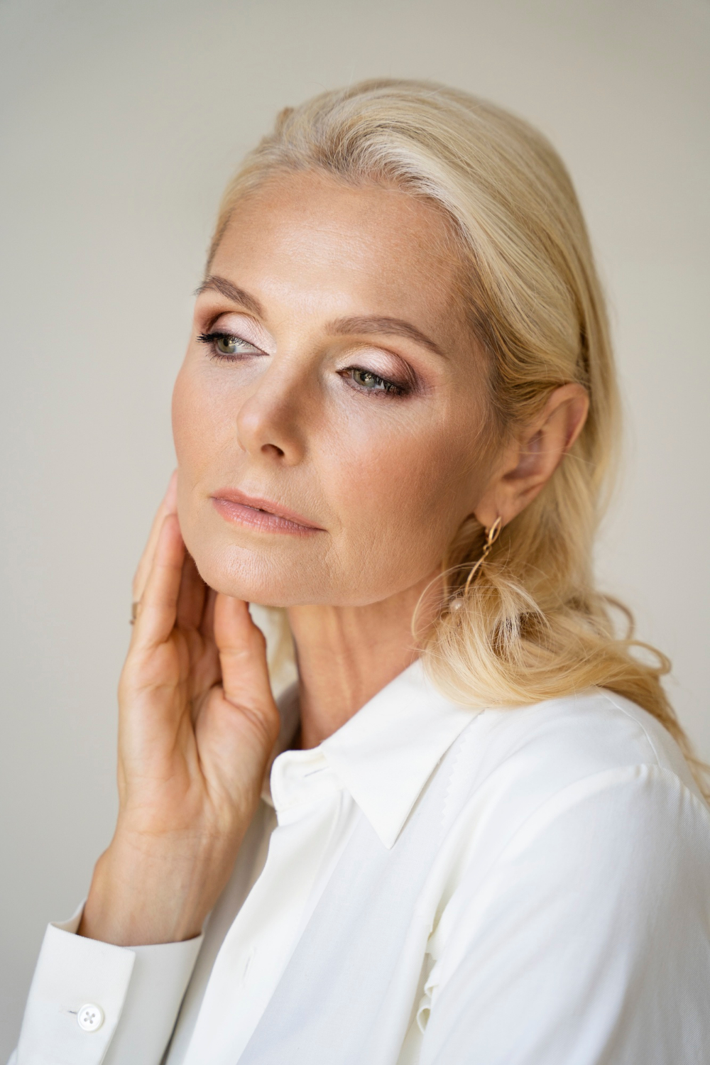 Eine gestresste Frau | Quelle: Freepik