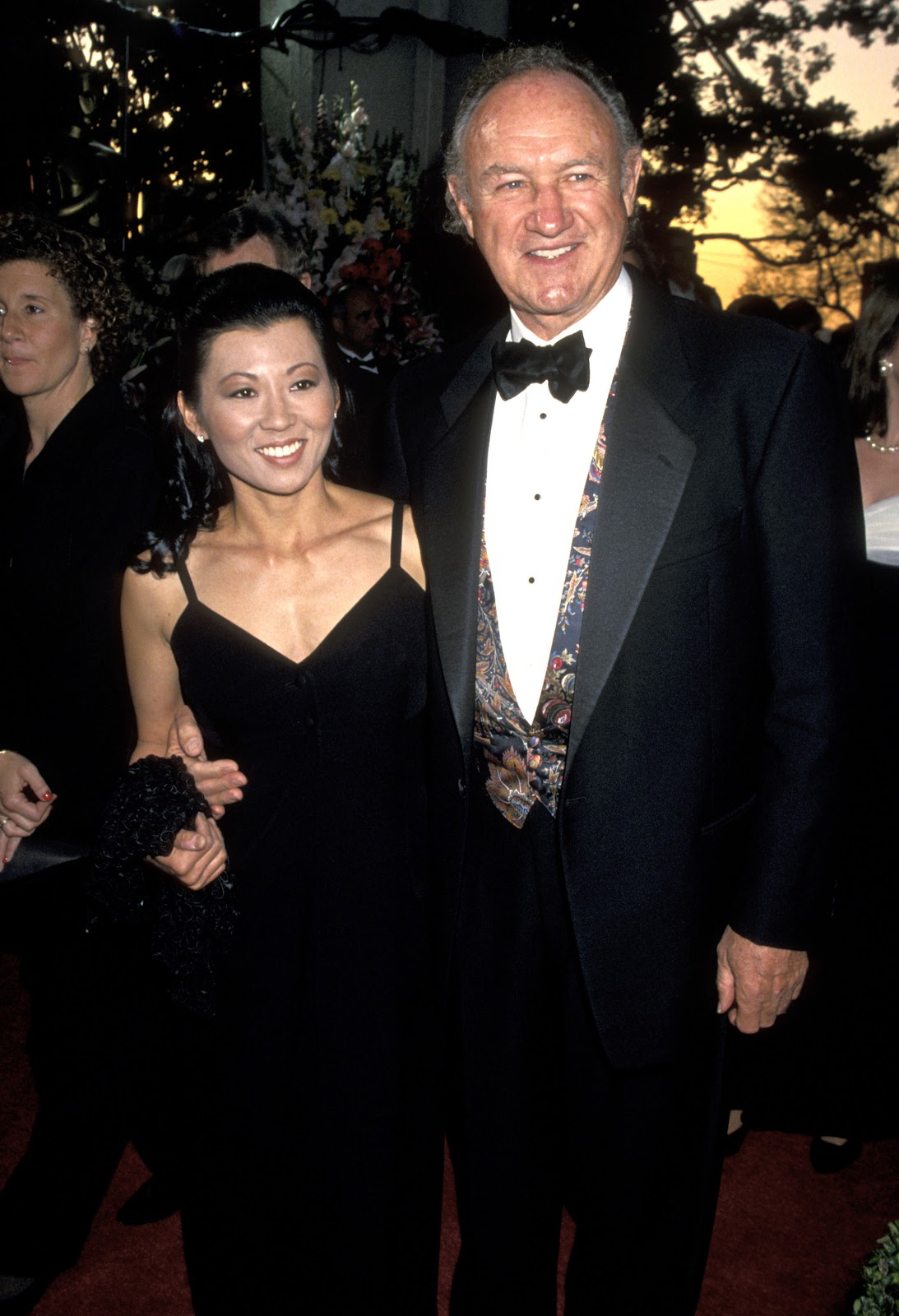 Betsy Arakawa und Gene Hackman bei den 66th Annual Academy Awards am 21. März 1994 in Los Angeles, Kalifornien | Quelle: Getty Images