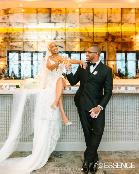 LeToya Luckett und Taleo Coles stoßen an ihrem Hochzeitstag an, gepostet am 1. August 2024 | Quelle: Instagram/essence und letoyaluckett