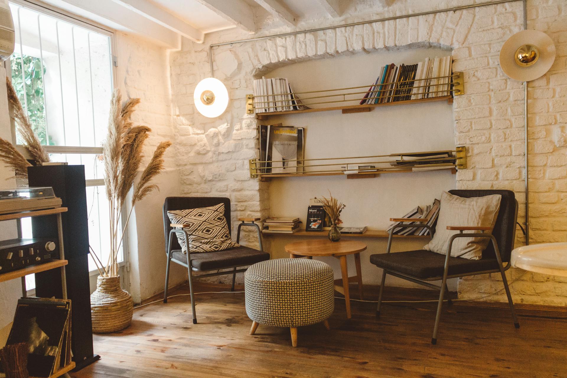 Eine gemütliche Sitzecke in einem Haus | Quelle: Pexels