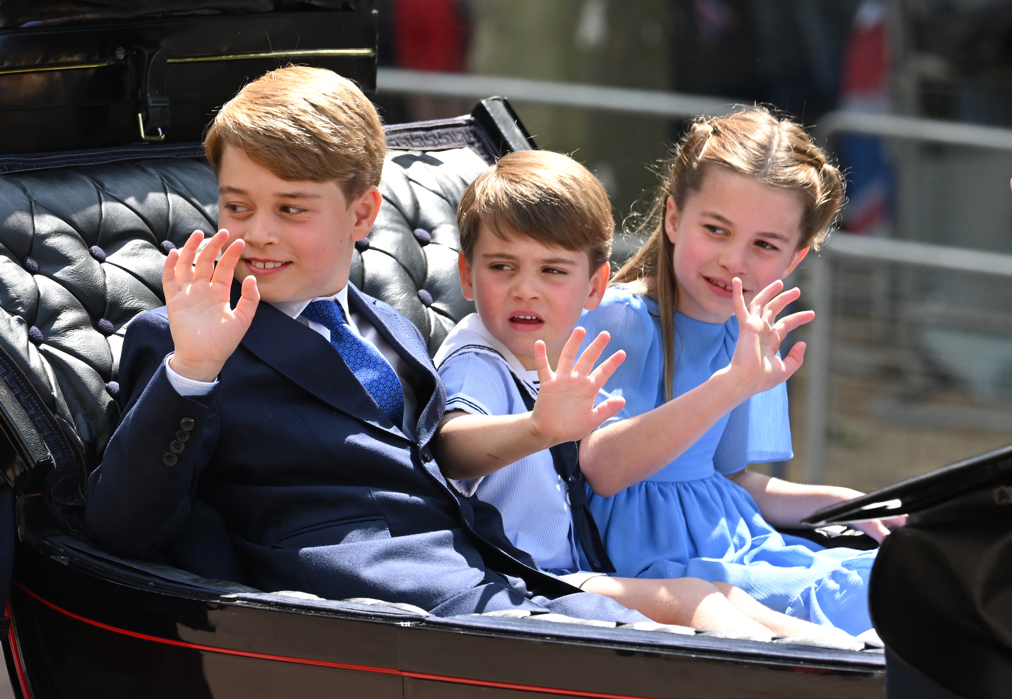 Prinz George, Prinz Louis und Prinzessin Charlotte beim Trooping the Colour während des Platinjubiläums von Königin Elisabeth II. am 02. Juni 2022 in London, England | Quelle: Getty Images