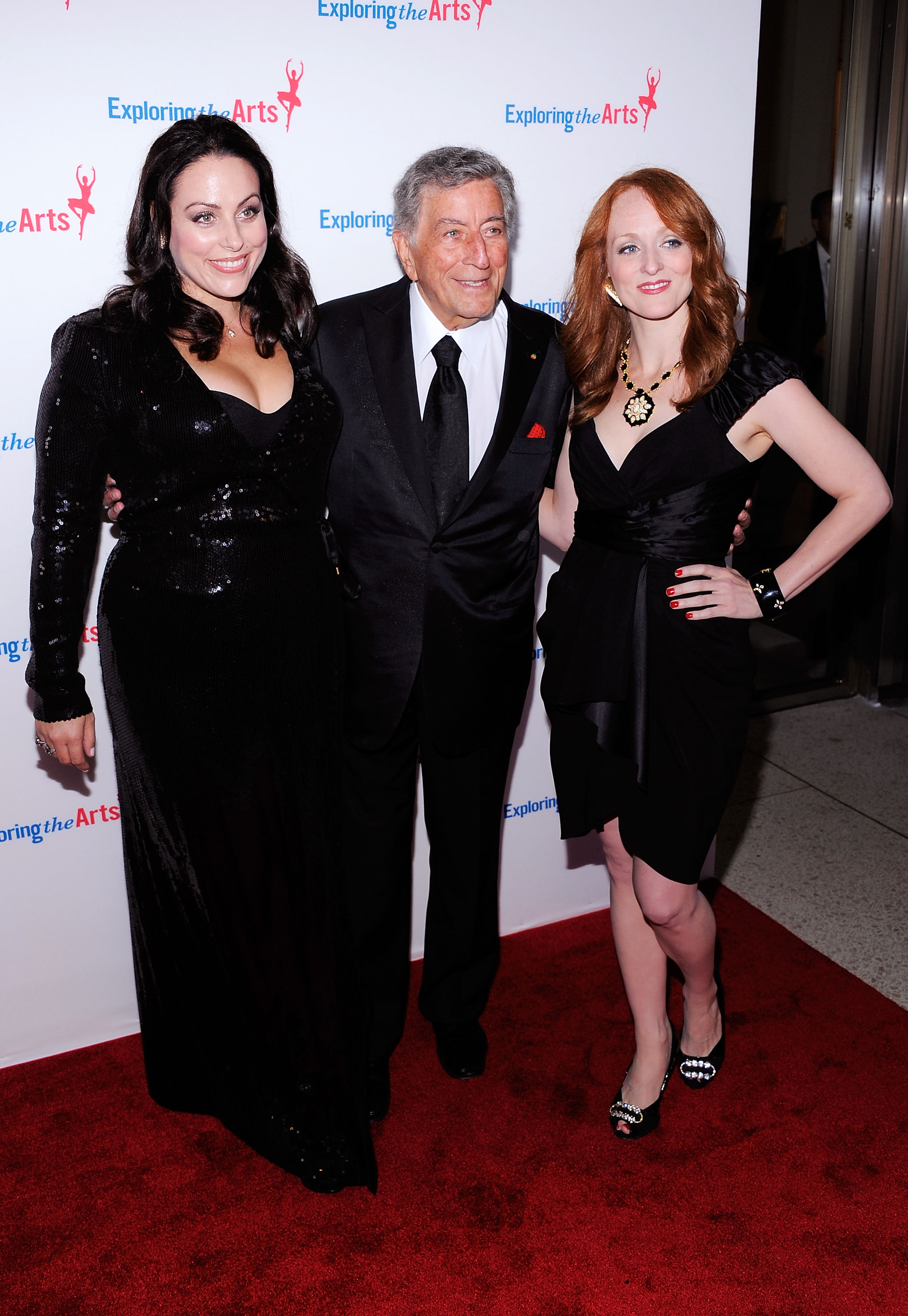 Joanna, Tony und Antonia Bennett bei der Gala zum 85. Geburtstag der Sängerin am 18. September 2011 in New York City. | Quelle: Getty Images