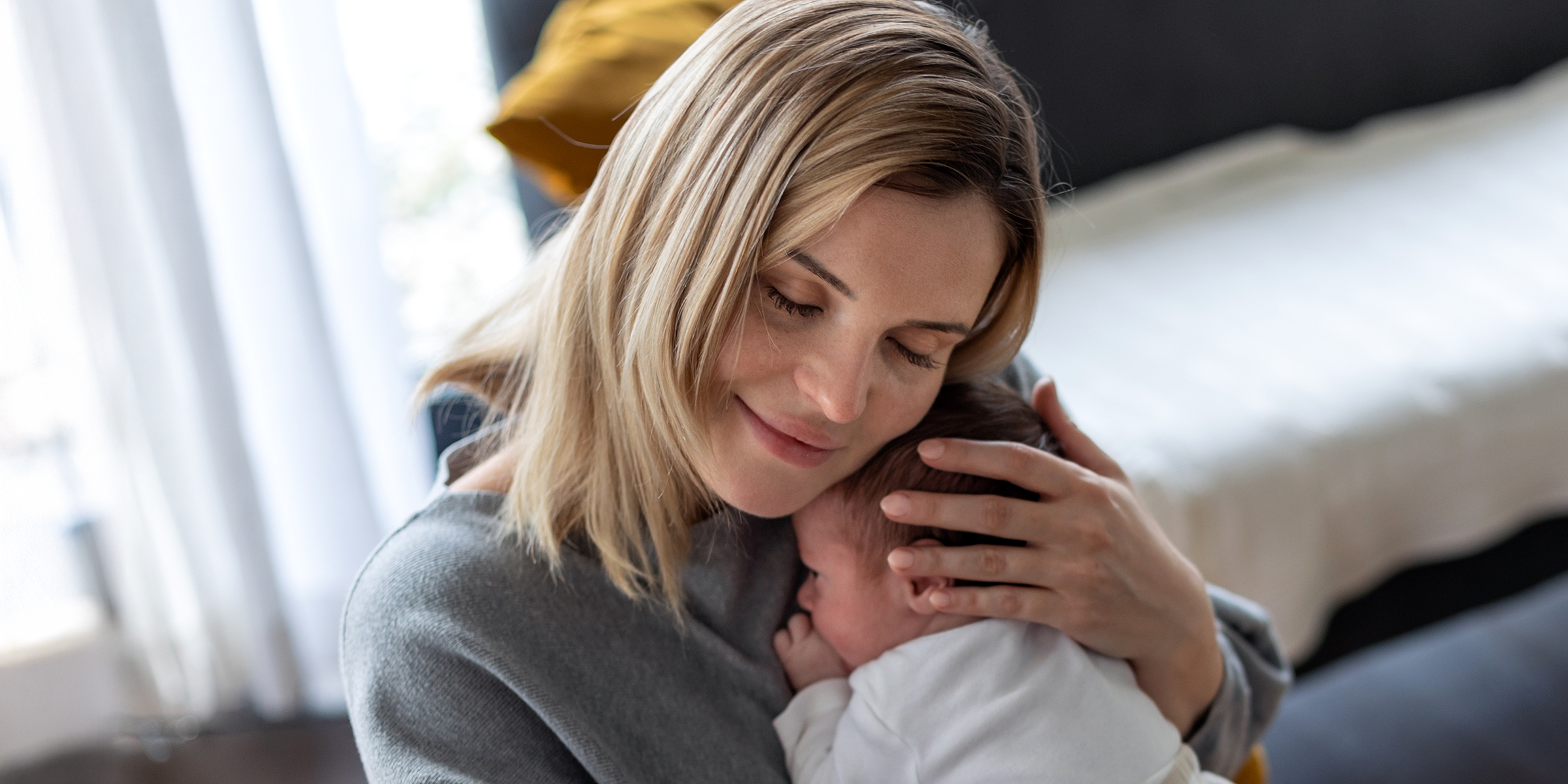 Eine Frau mit ihrem Baby | Quelle: Shutterstock