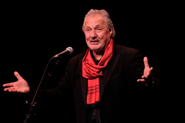 Konrad Beikircher beim Auftritt im Senftöpfchen Theater, Köln. | Quelle: Getty Images