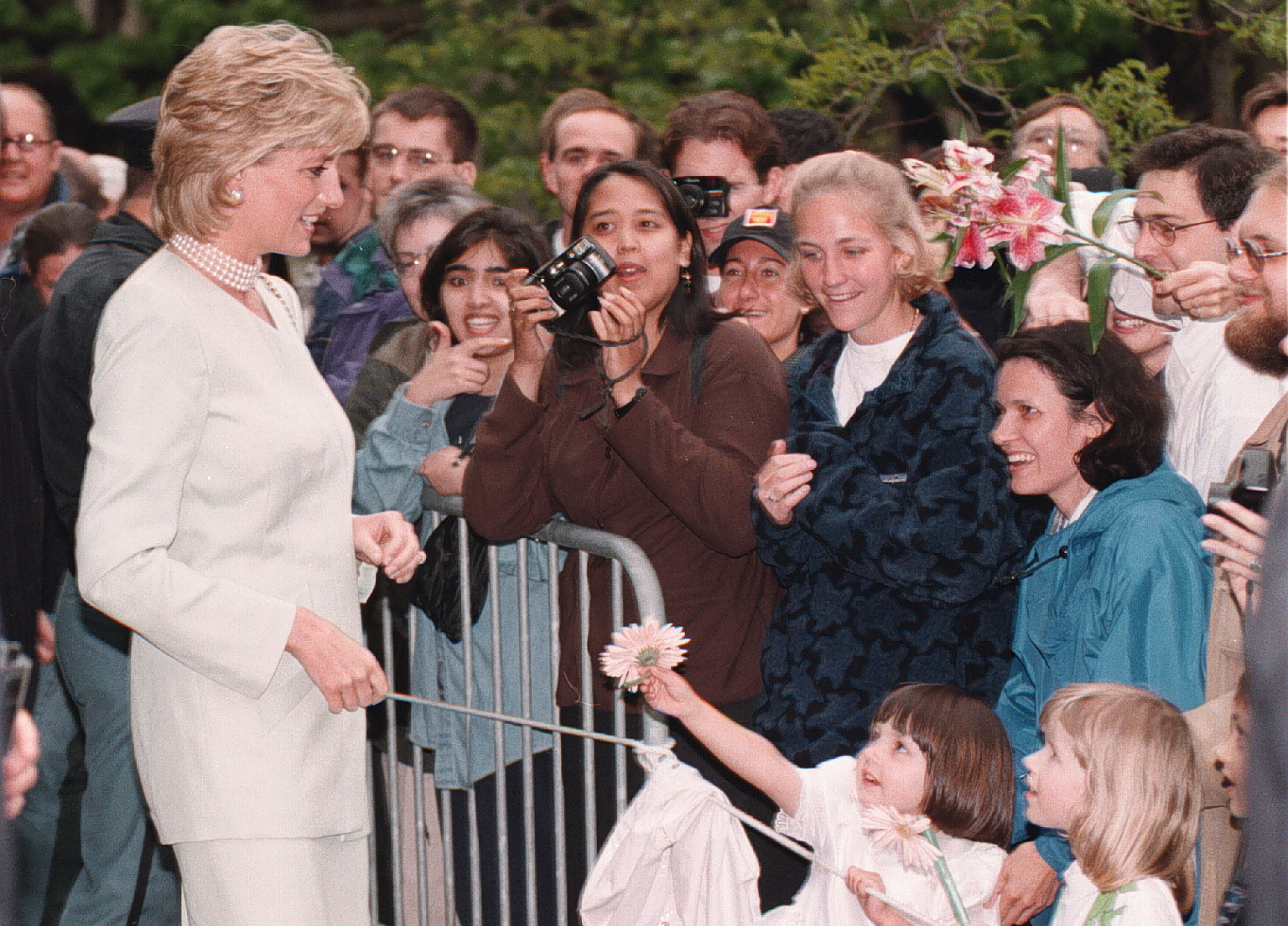 Prinzessin Diana kommt am 4. Juni 1996 an der Northwestern University in Chicago an | Quelle: Getty Images