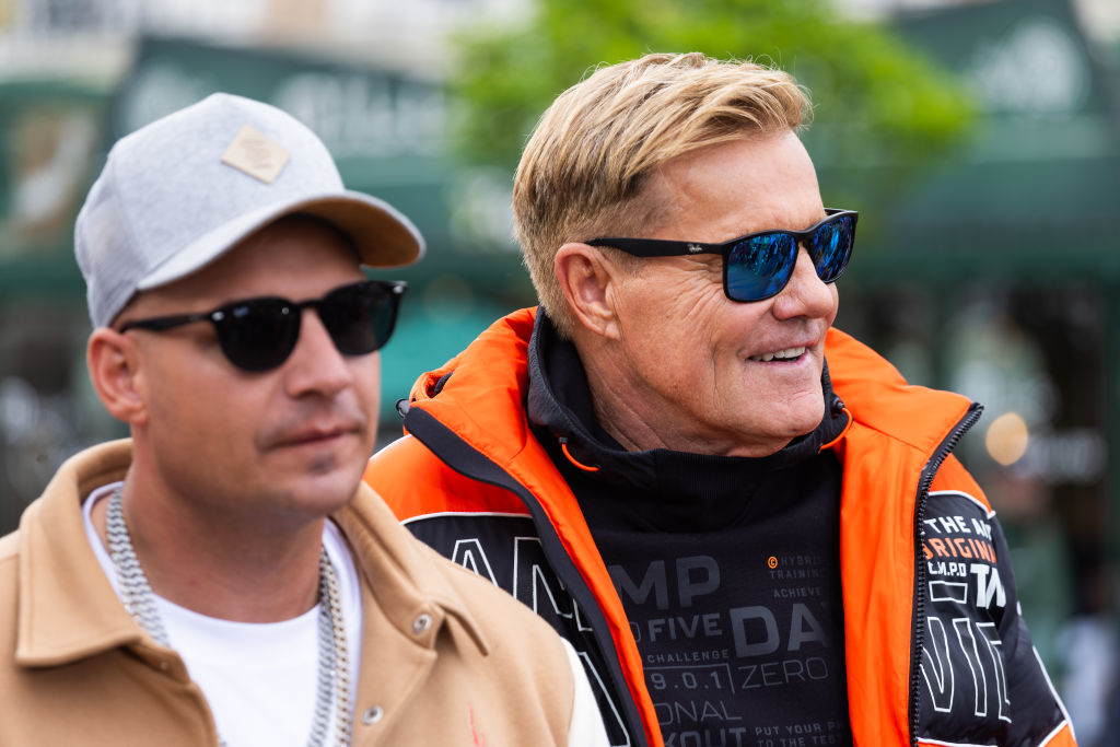 29. April 2024, Baden-Württemberg, Rust: Der Sänger und „DSDS“-Juror Pietro Lombardi (links) steht im Europa-Park neben dem Musiker, Musikproduzenten und „DSDS“-Juror Dieter Bohlen (rechts). | Quelle: Getty Images