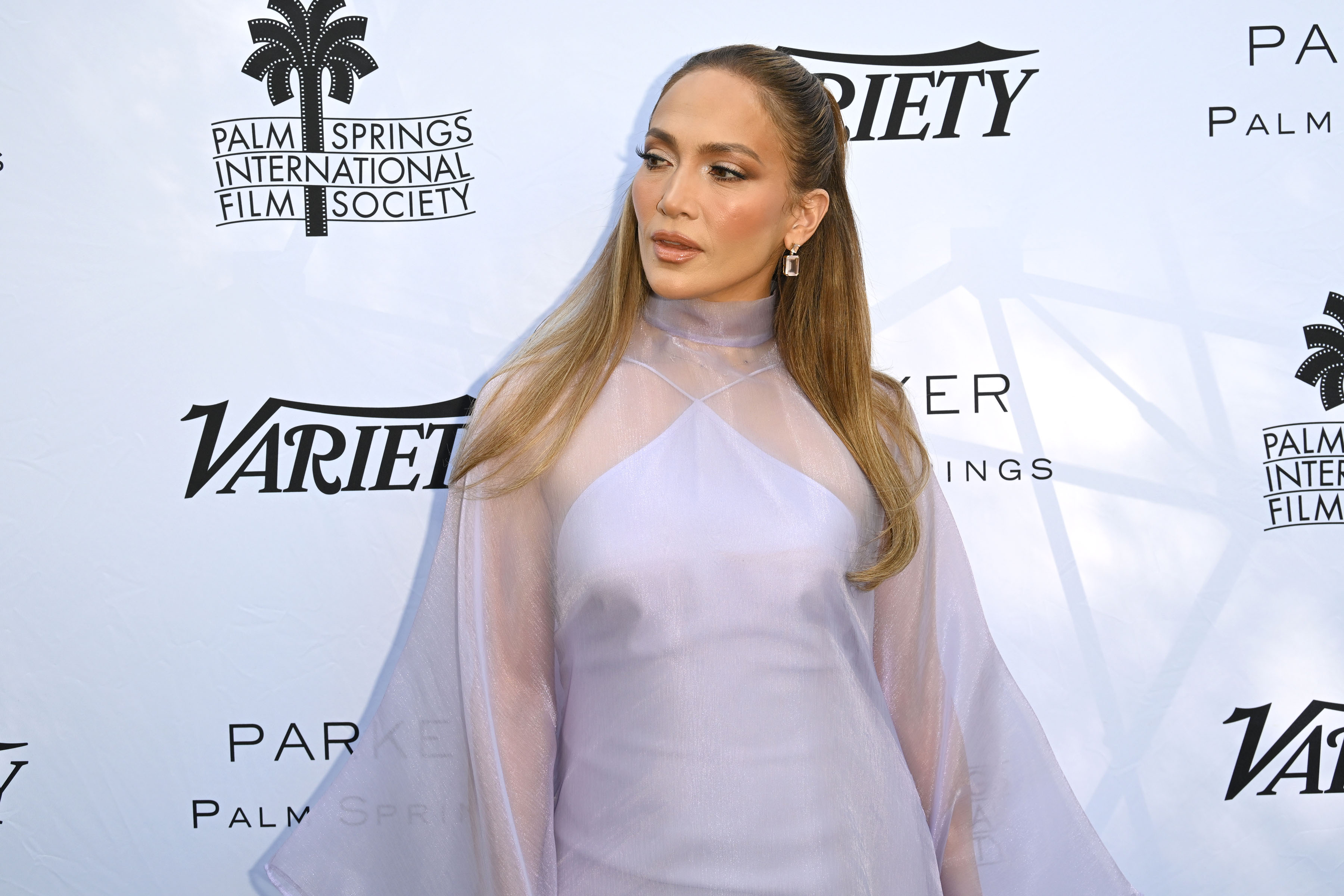 Jennifer Lopez bei der Verleihung der Variety's 10 Directors To Watch and Creative Impact Awards auf dem Palm Springs International Film Festival 2025 in Palm Springs, Kalifornien, am 4. Januar 2025 | Quelle: Getty Images