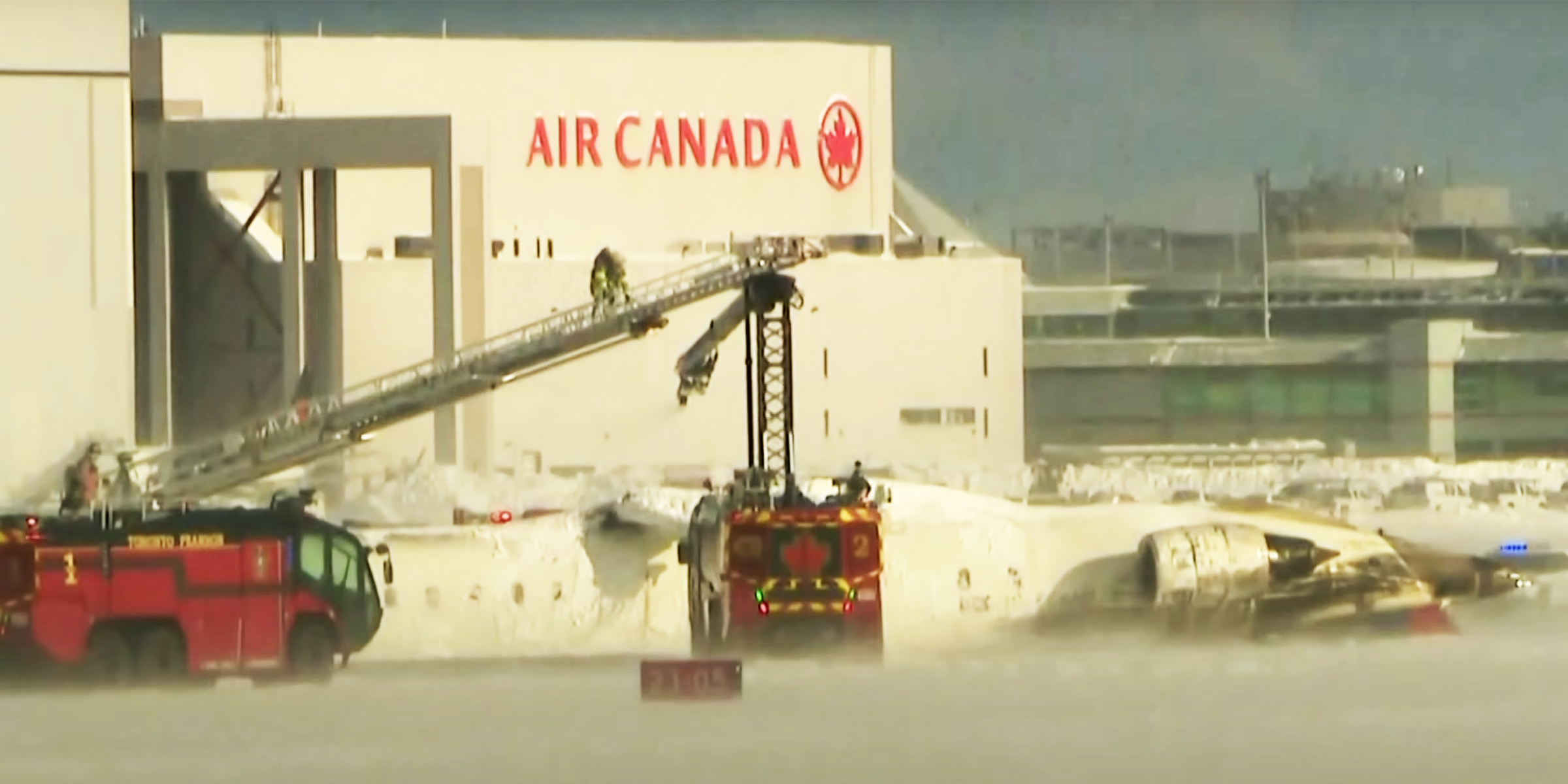 Das abgestürzte Delta-Flugzeug | Quelle: YouTube/wcco