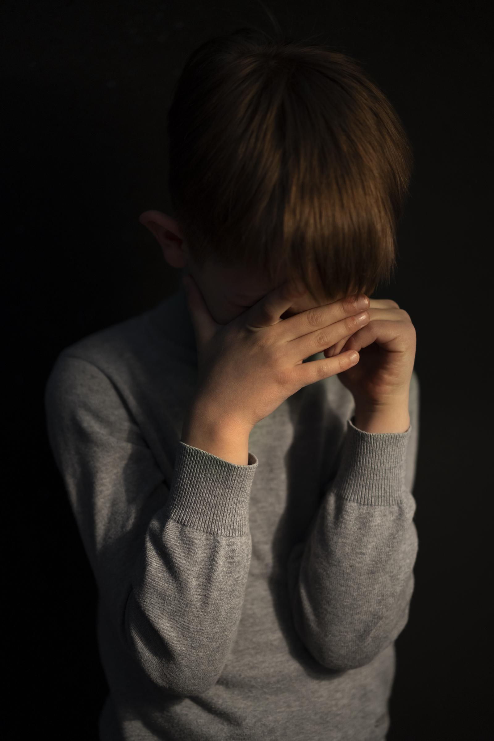 Ein trauriger Junge | Quelle: Pexels